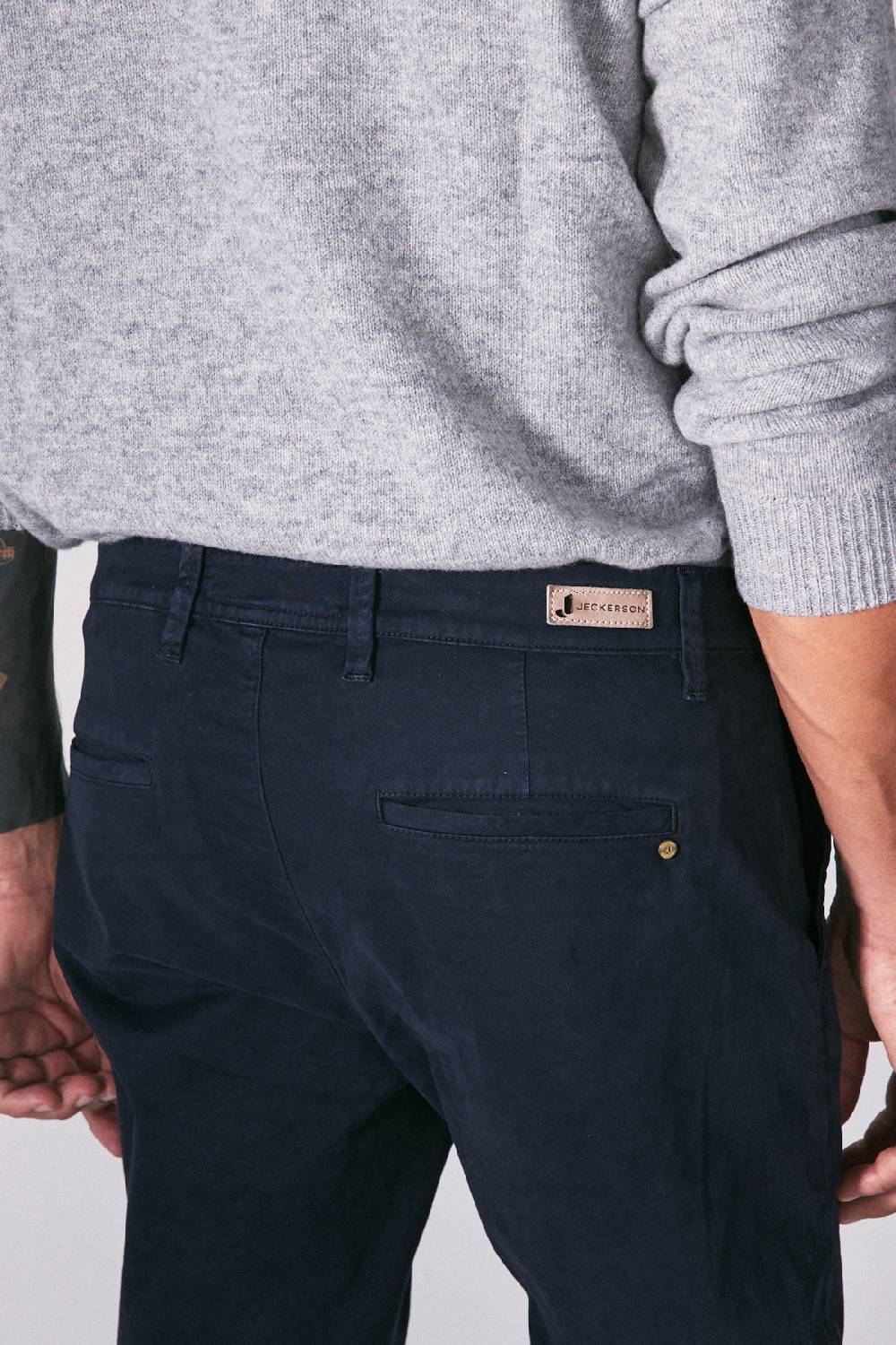 Jeckerson Chino In Raso Stretch Con Risvolto