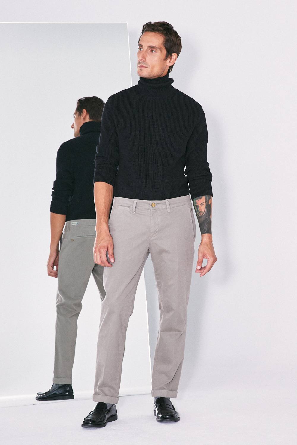 Jeckerson Chino In Raso Stretch Con Risvolto