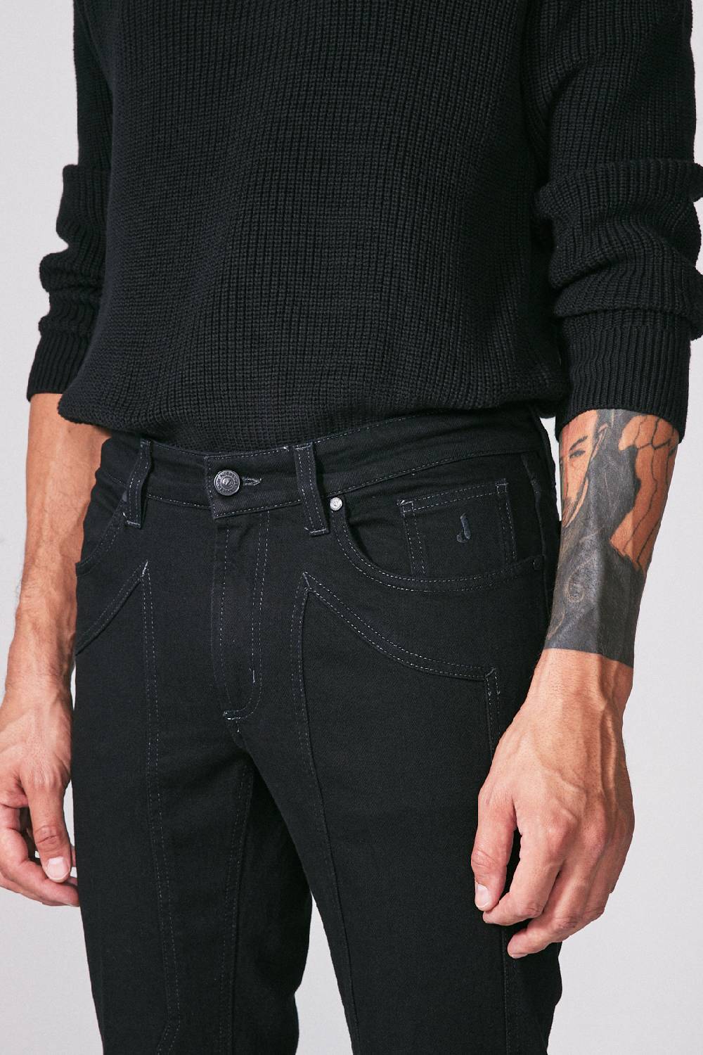 Jeckerson Pantalone 5 Tasche In Denim Nero Rinse Con Toppa In Alcantara®