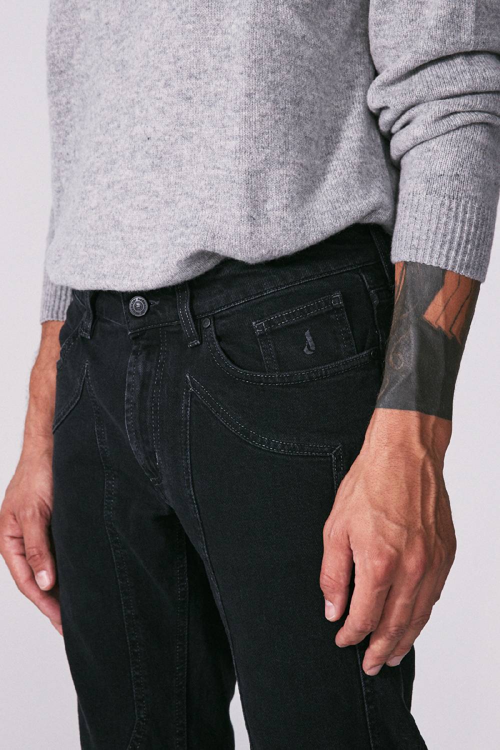 Jeckerson Pantalone 5 Tasche In Denim Nero Rinse Con Toppa In Tono