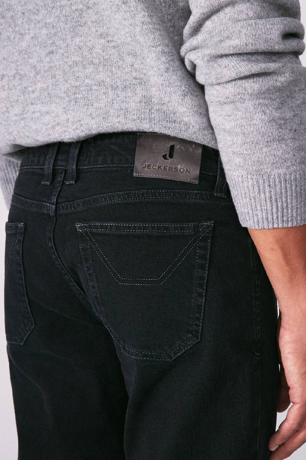 Jeckerson Pantalone 5 Tasche In Denim Nero Rinse Con Toppa In Tono