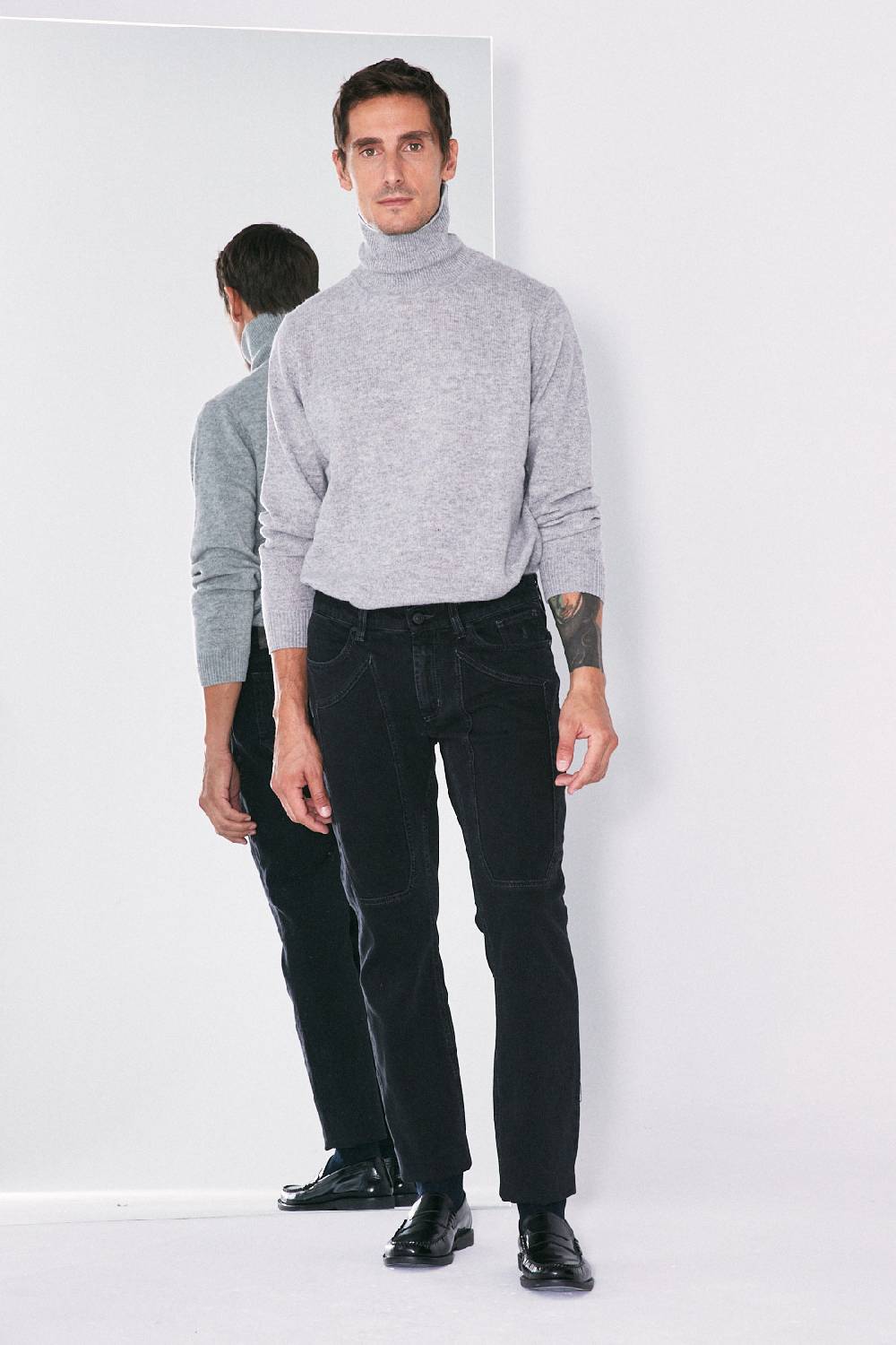 Jeckerson Pantalone 5 tasche in denim nero rinse con toppa in tono