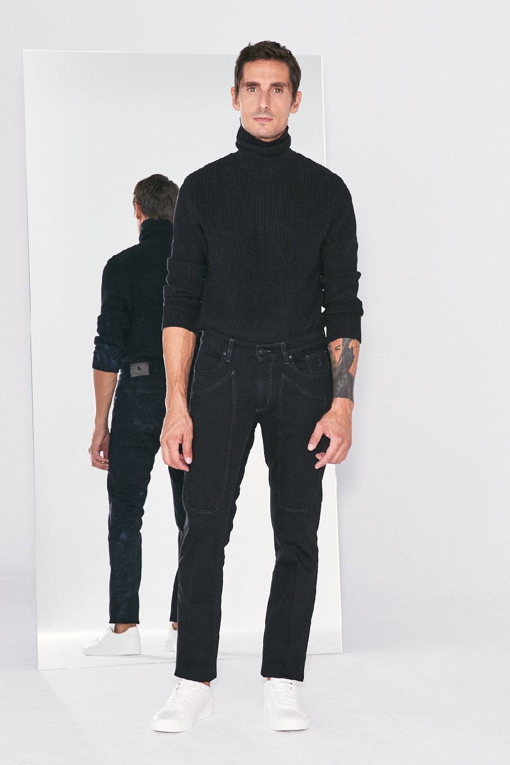 Jeckerson Pantalone 5 tasche in denim nero rinse con toppa in Alcantara®