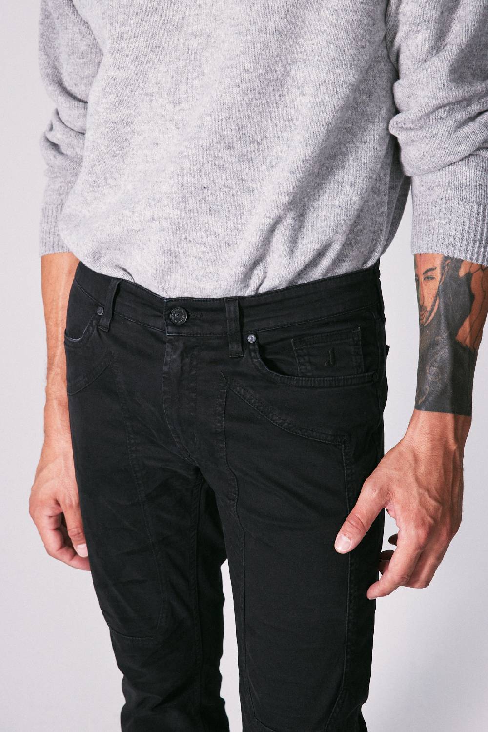 Jeckerson Pantalone Slim Fit In Raso Stretch Con Toppa