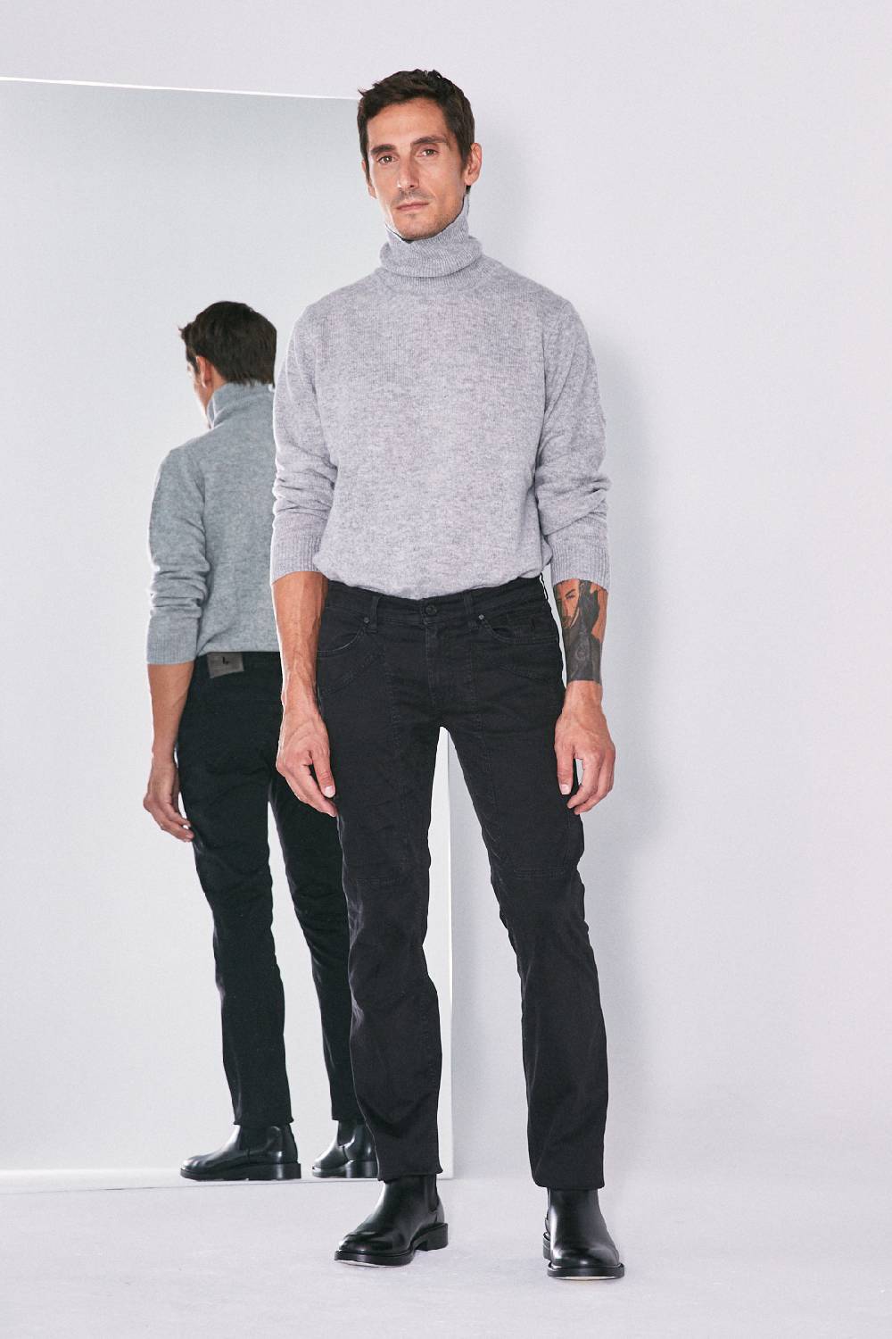 Jeckerson Pantalone slim fit in raso stretch con toppa