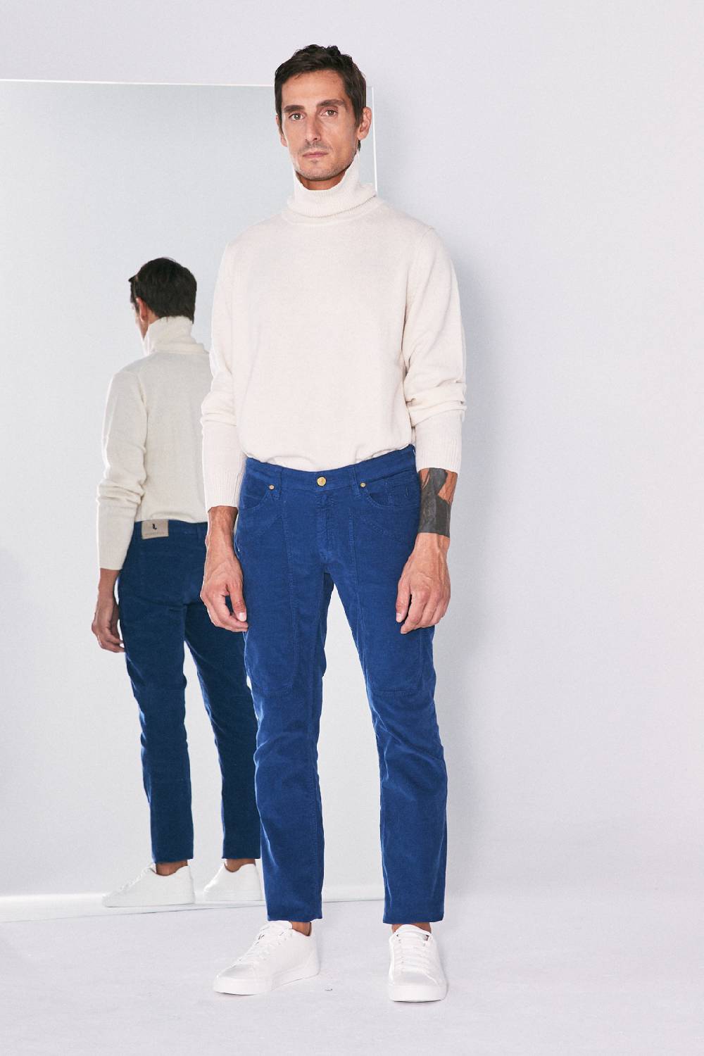 Jeckerson Pantalone slim fit in velluto con toppa in tono