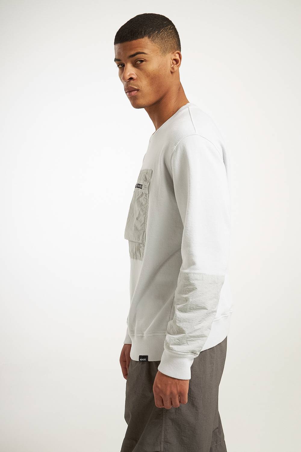 NemeN NMN_E23130F_216 [JYNX – CHEST POCKET ROUNDNECK]