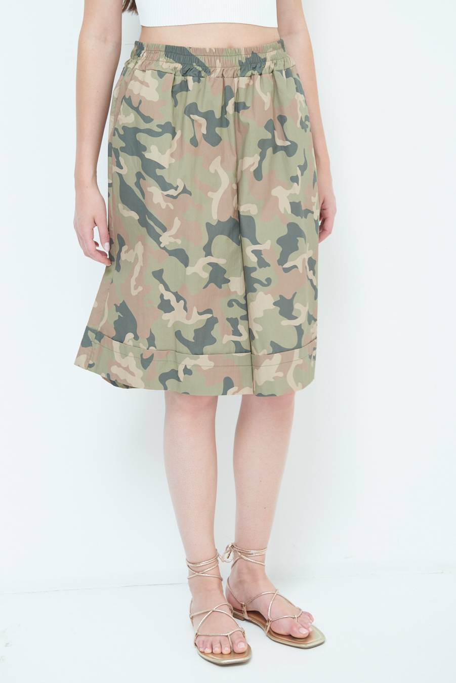 Kikisix BERMUDA CON BALZA CAMOUFLAGE VERDE MILITARE