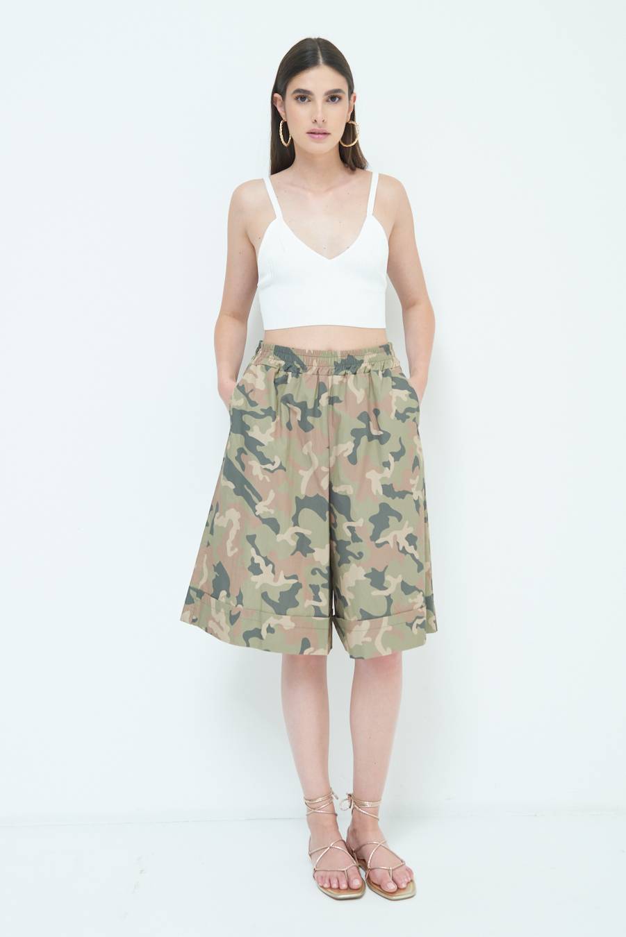 Kikisix BERMUDA CON BALZA CAMOUFLAGE VERDE MILITARE