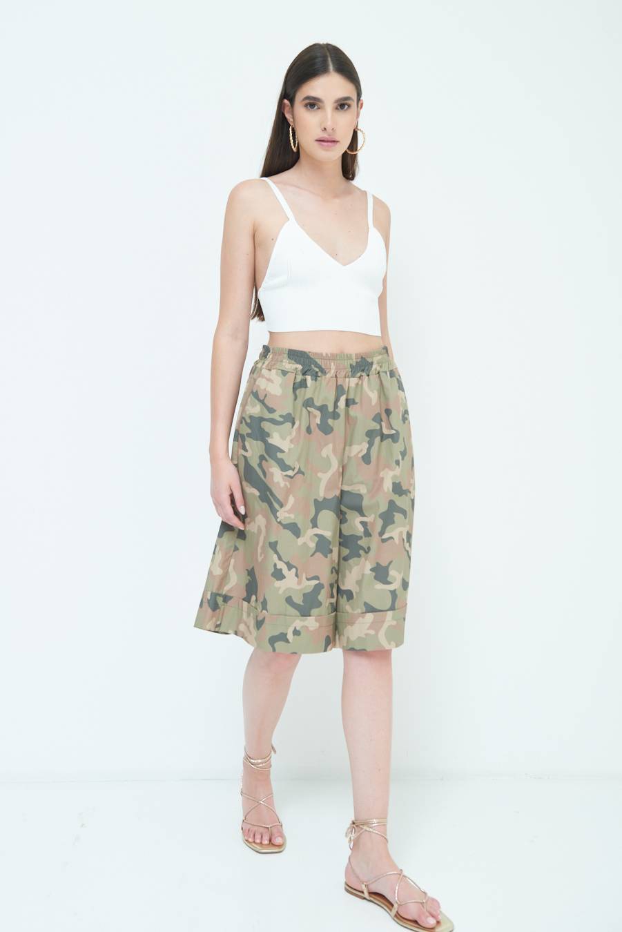 Kikisix BERMUDA CON BALZA CAMOUFLAGE VERDE MILITARE