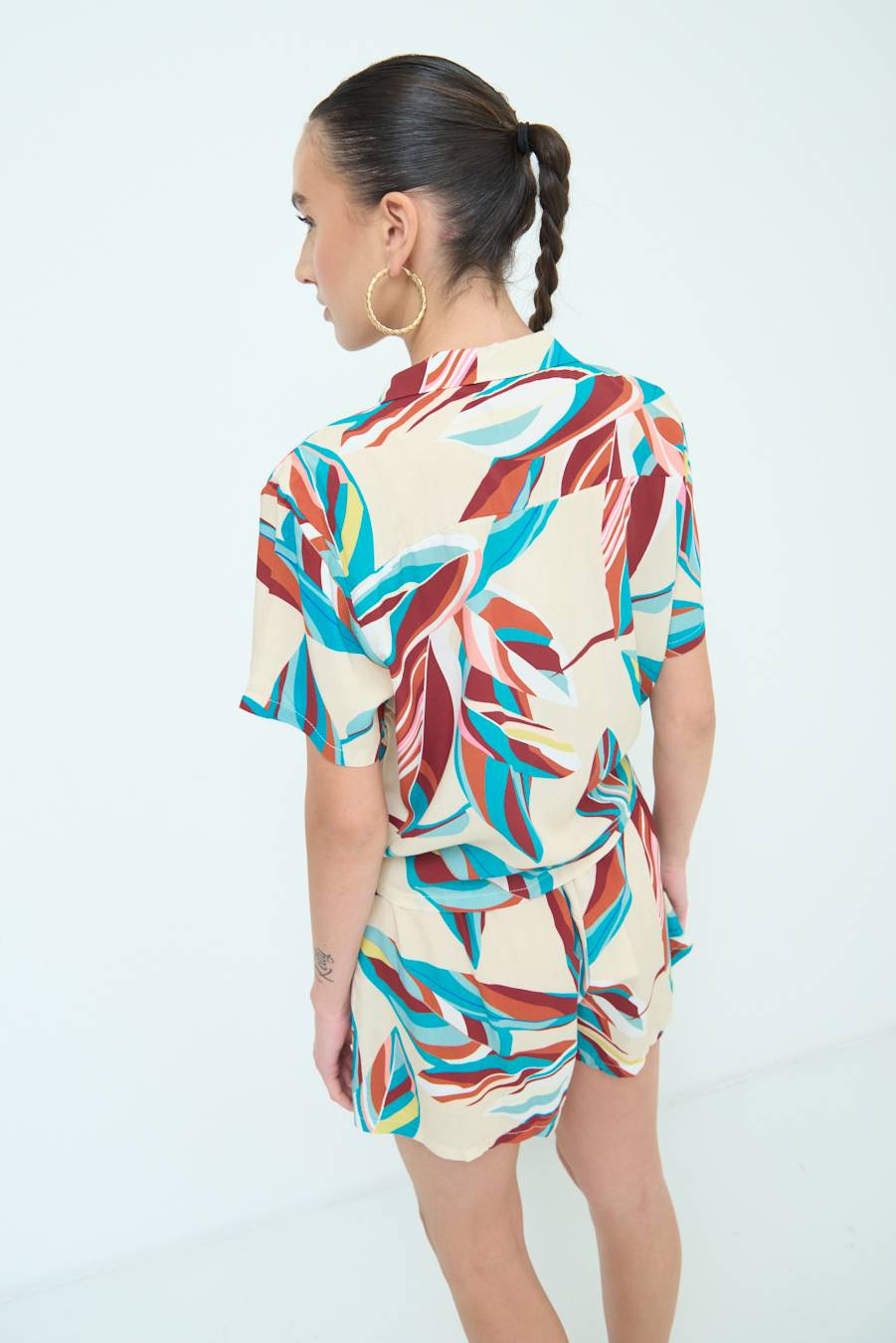 Kikisix CAMICIA ANNODATA STAMPATA A FOGLIE COLORATE ACQUA