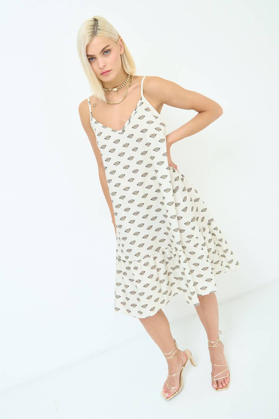 Kikisix ABITINO BALZA FONDO BIANCO