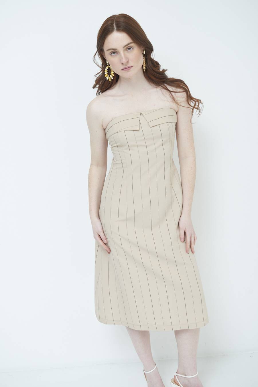 Kikisix ABITO CON RISVOLTO SENO BEIGE