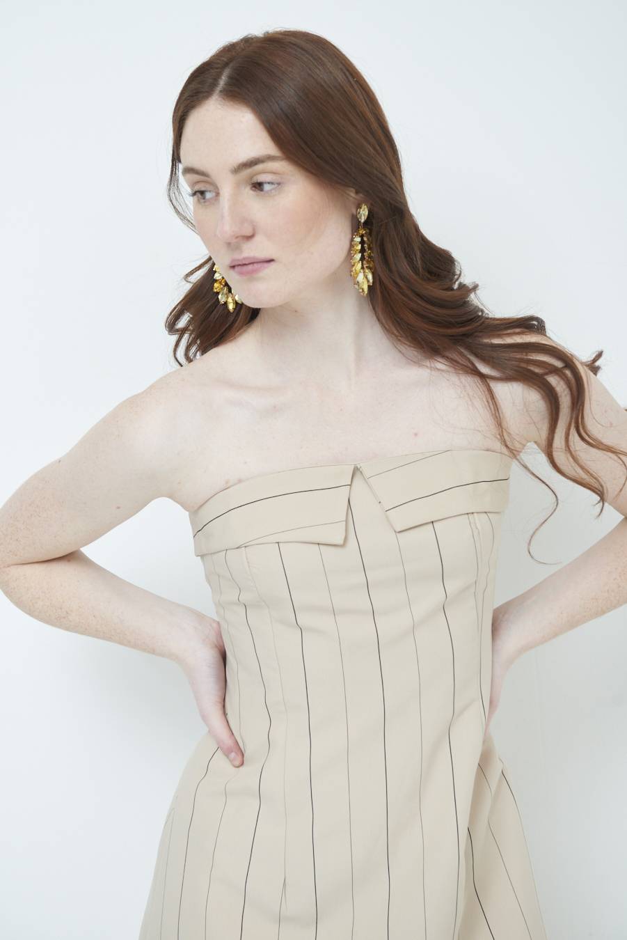 Kikisix ABITO CON RISVOLTO SENO BEIGE