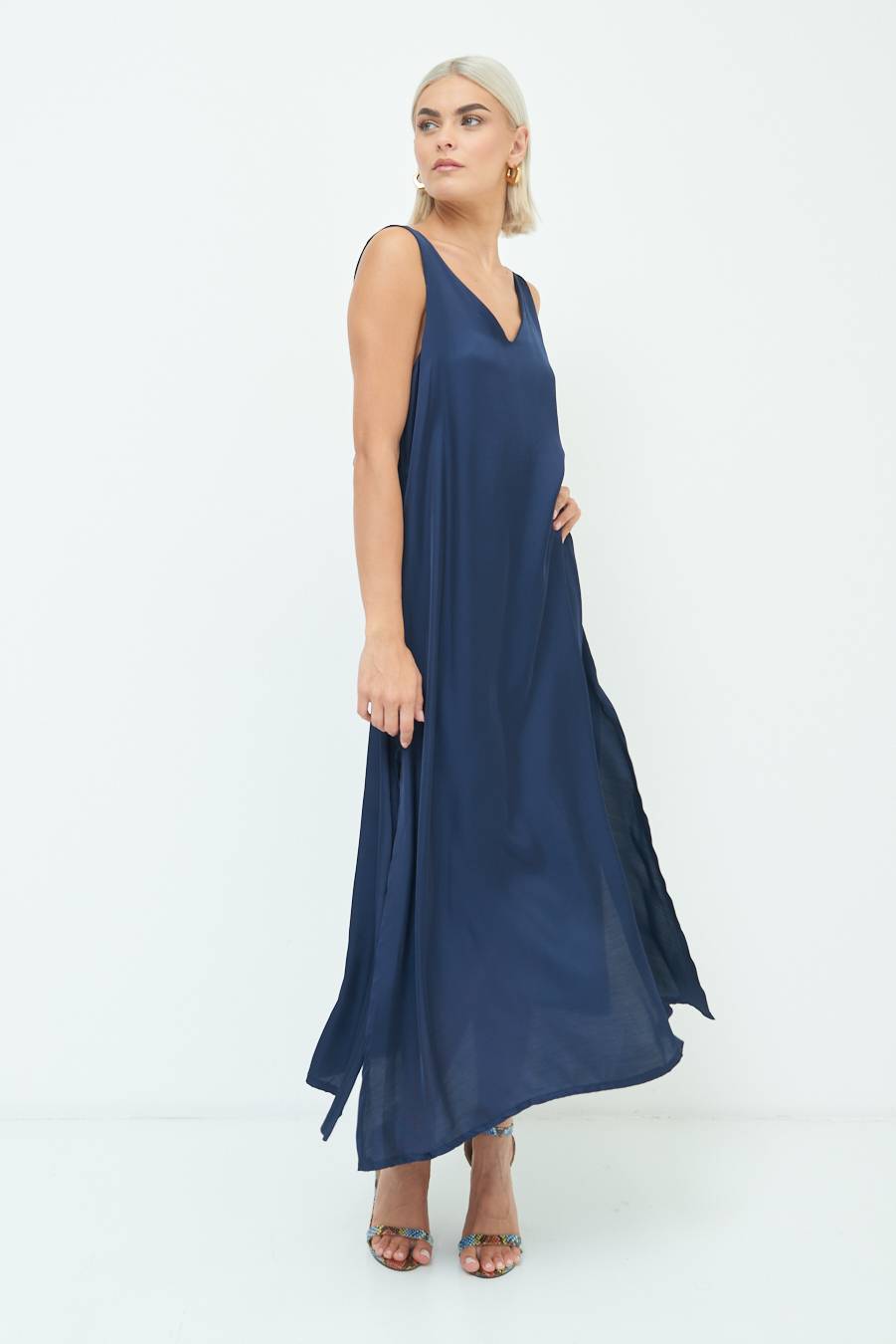 Kikisix ABITO LUNGO SMANICATO CON SPACCHI BLU