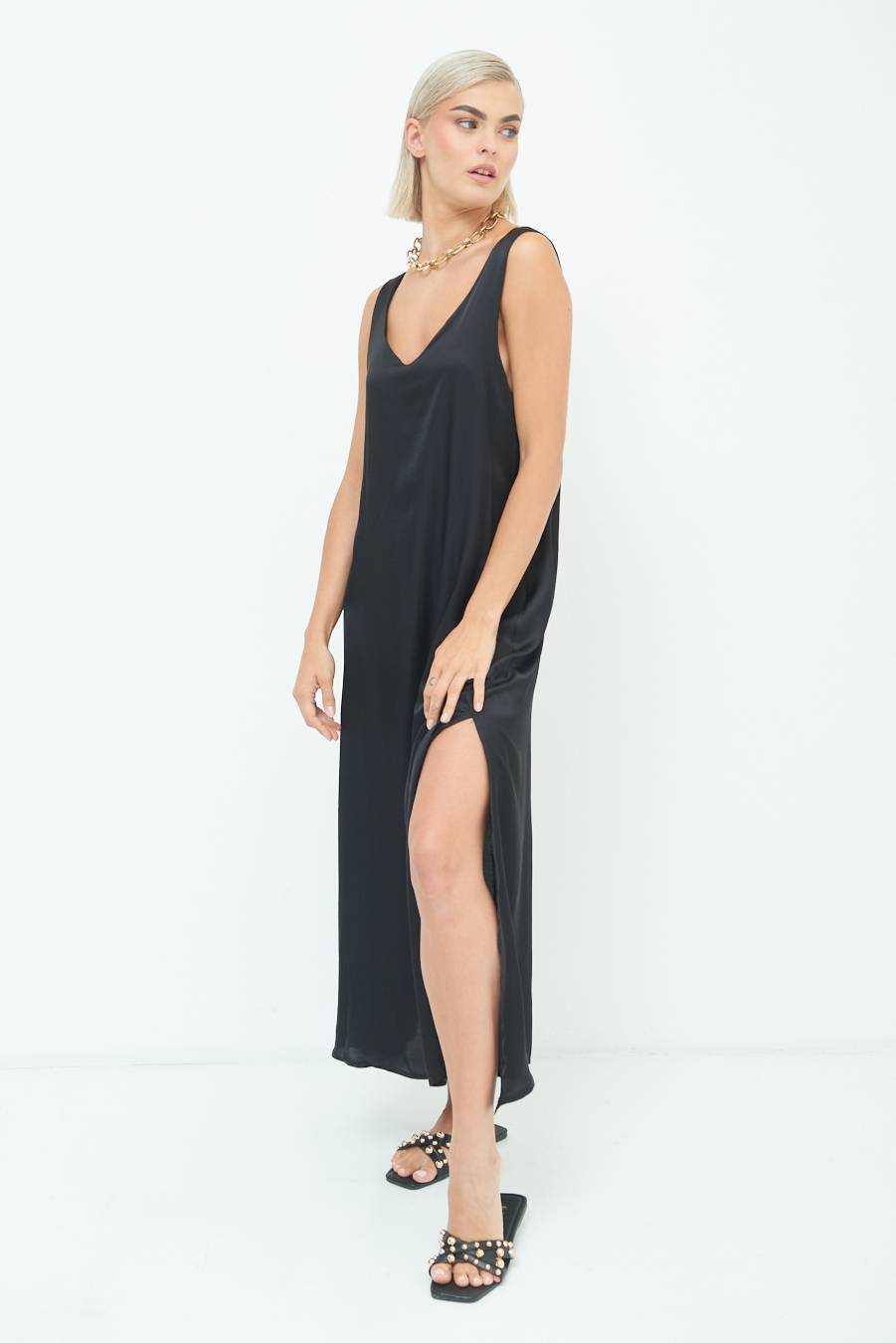 Kikisix ABITO LUNGO SMANICATO CON SPACCHI NERO