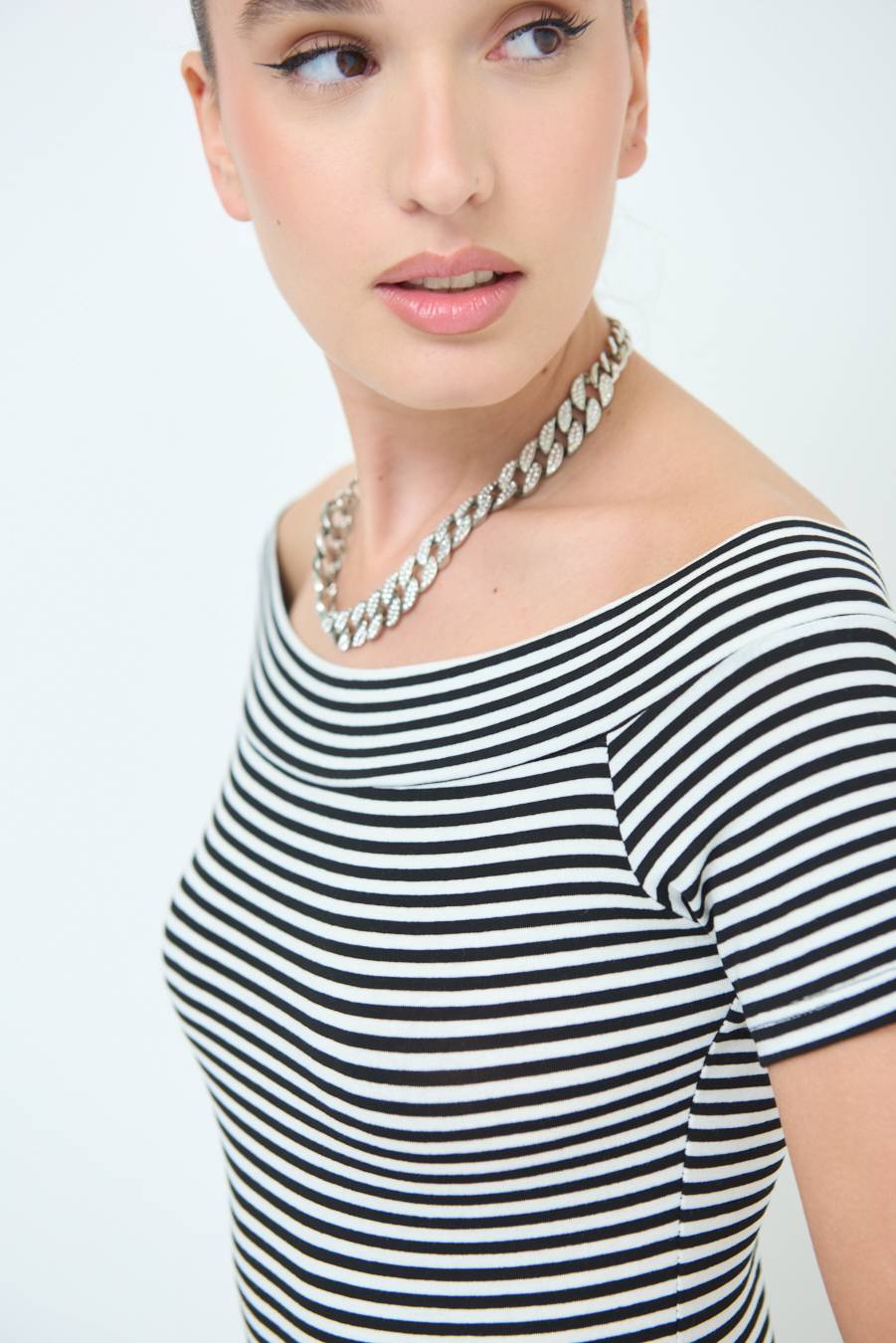 Kikisix ABITO SCOLLO SHIFFER NERO