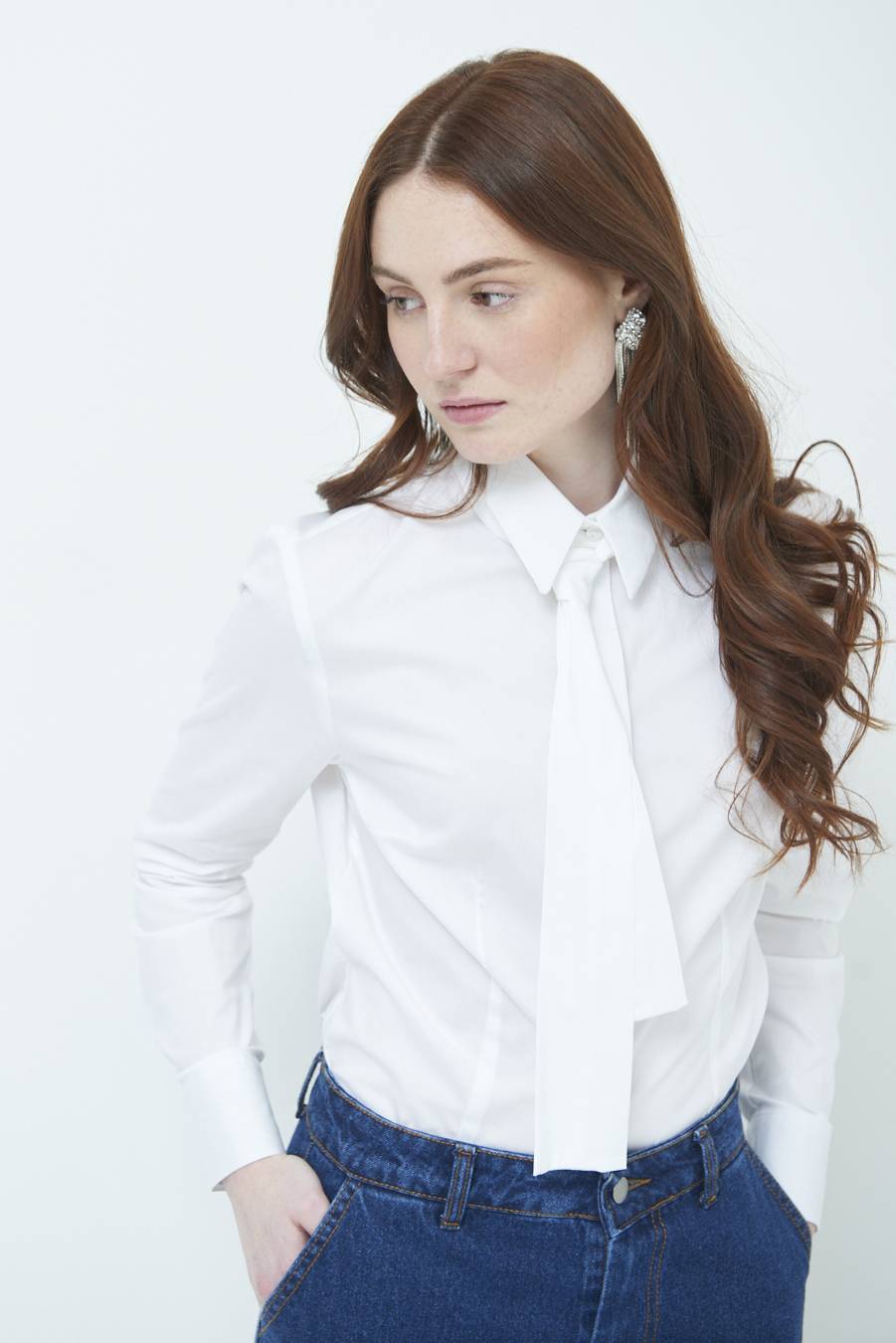 Kikisix CAMICIA CON CRAVATTA IN TINTA BIANCO