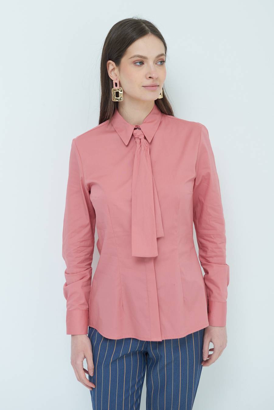 Kikisix CAMICIA CON CRAVATTA IN TINTA CIPRIA