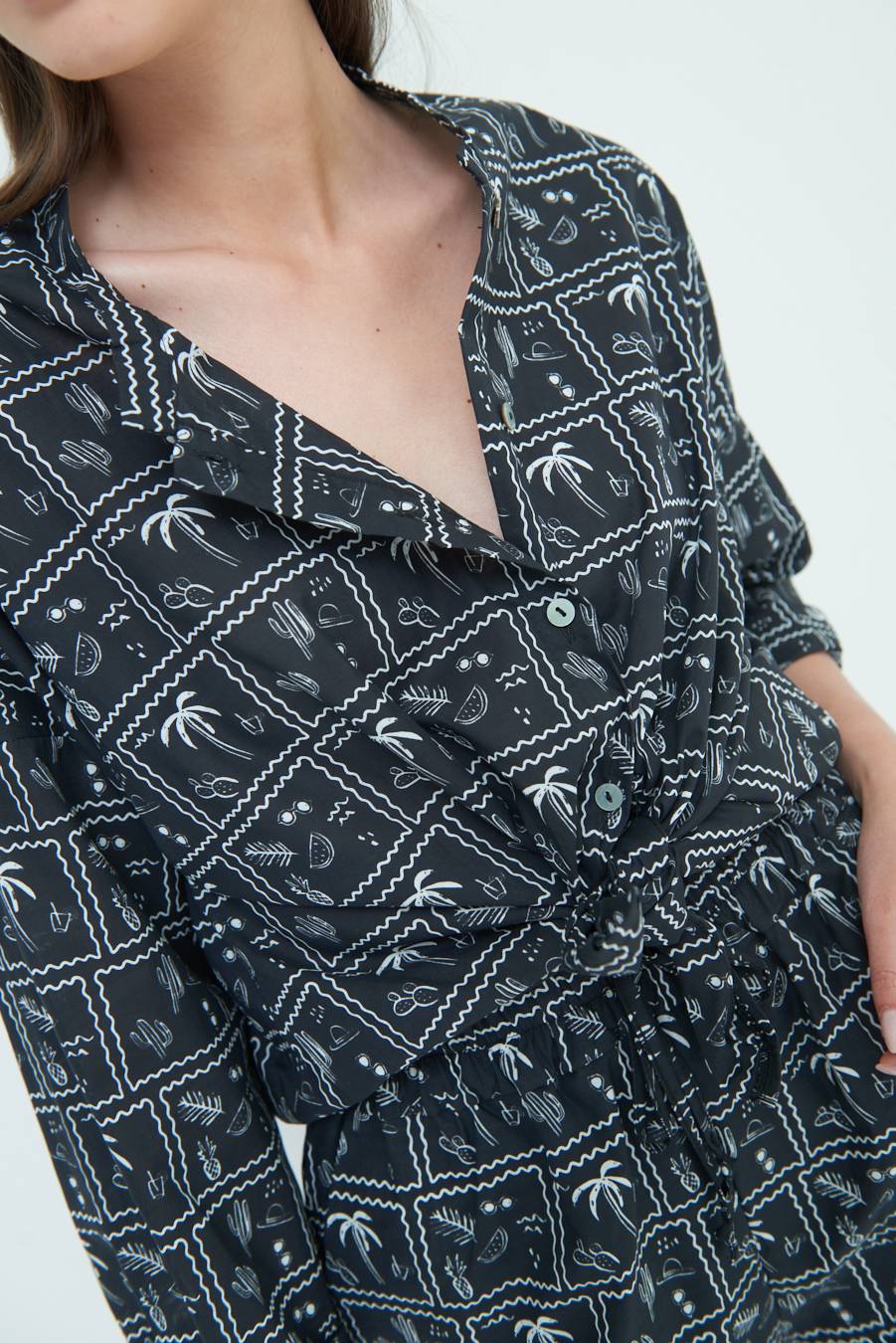 Kikisix CAMICIA CON NODO STAMPA PALME NERO