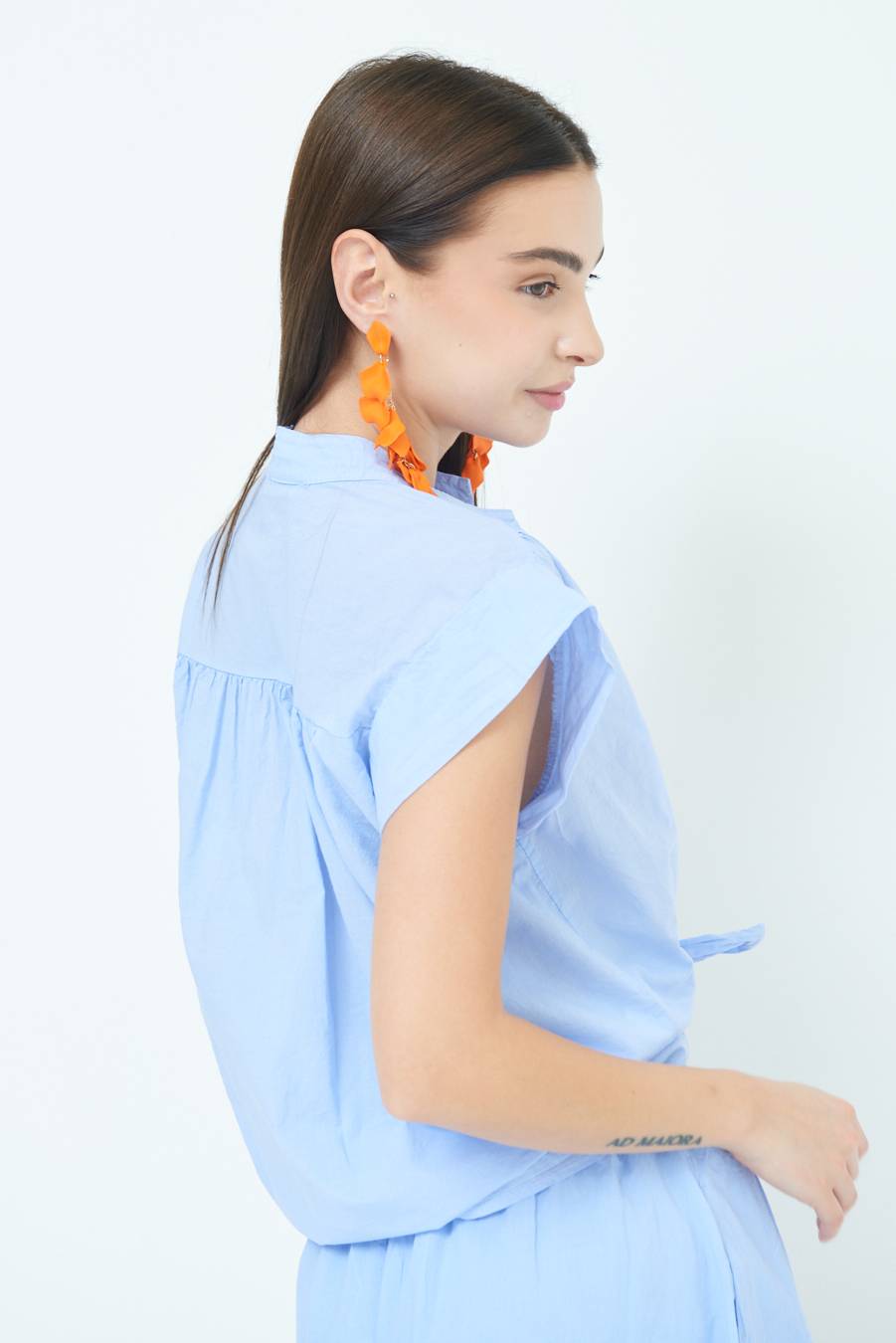 Kikisix CAMICIA SMANICATA CON NODO AZZURRO