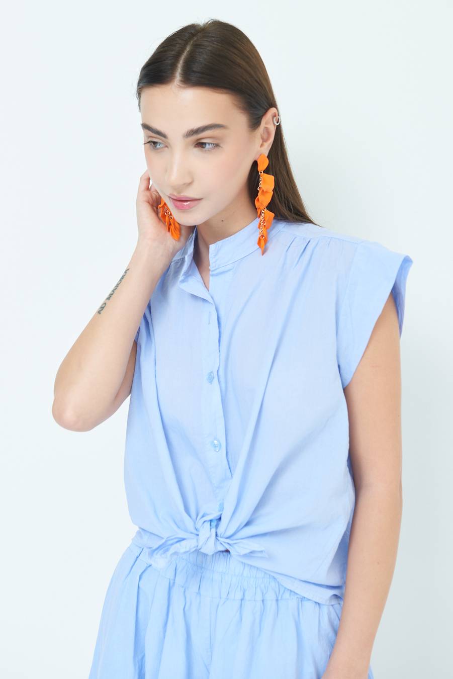 Kikisix CAMICIA SMANICATA CON NODO AZZURRO