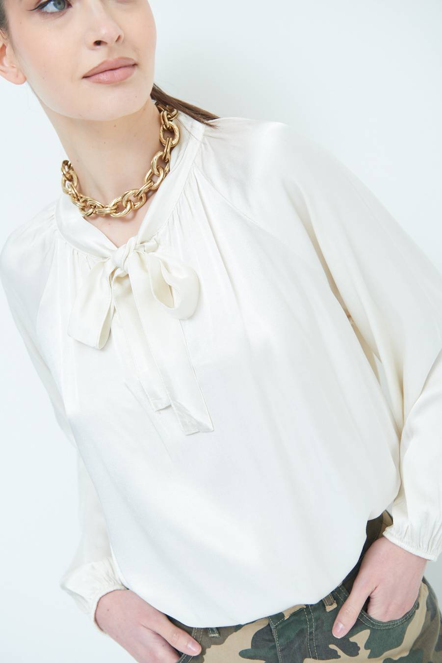 Kikisix CASACCA RASO VISCOSA FIOCCO/CRAVATTA BURRO