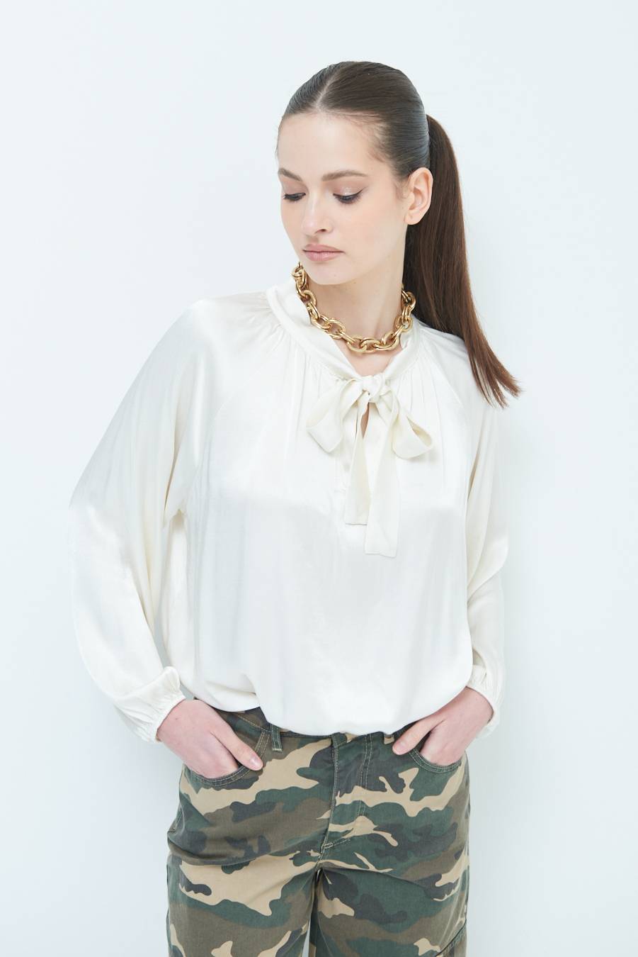 Kikisix CASACCA RASO VISCOSA FIOCCO/CRAVATTA BURRO