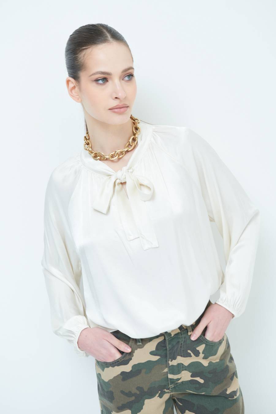 Kikisix CASACCA RASO VISCOSA FIOCCO/CRAVATTA BURRO