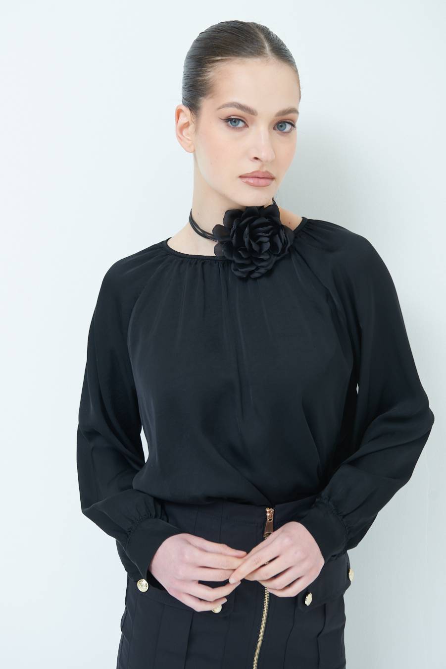 Kikisix CASACCA RASO VISCOSA INCRESPATA COLLO NERO