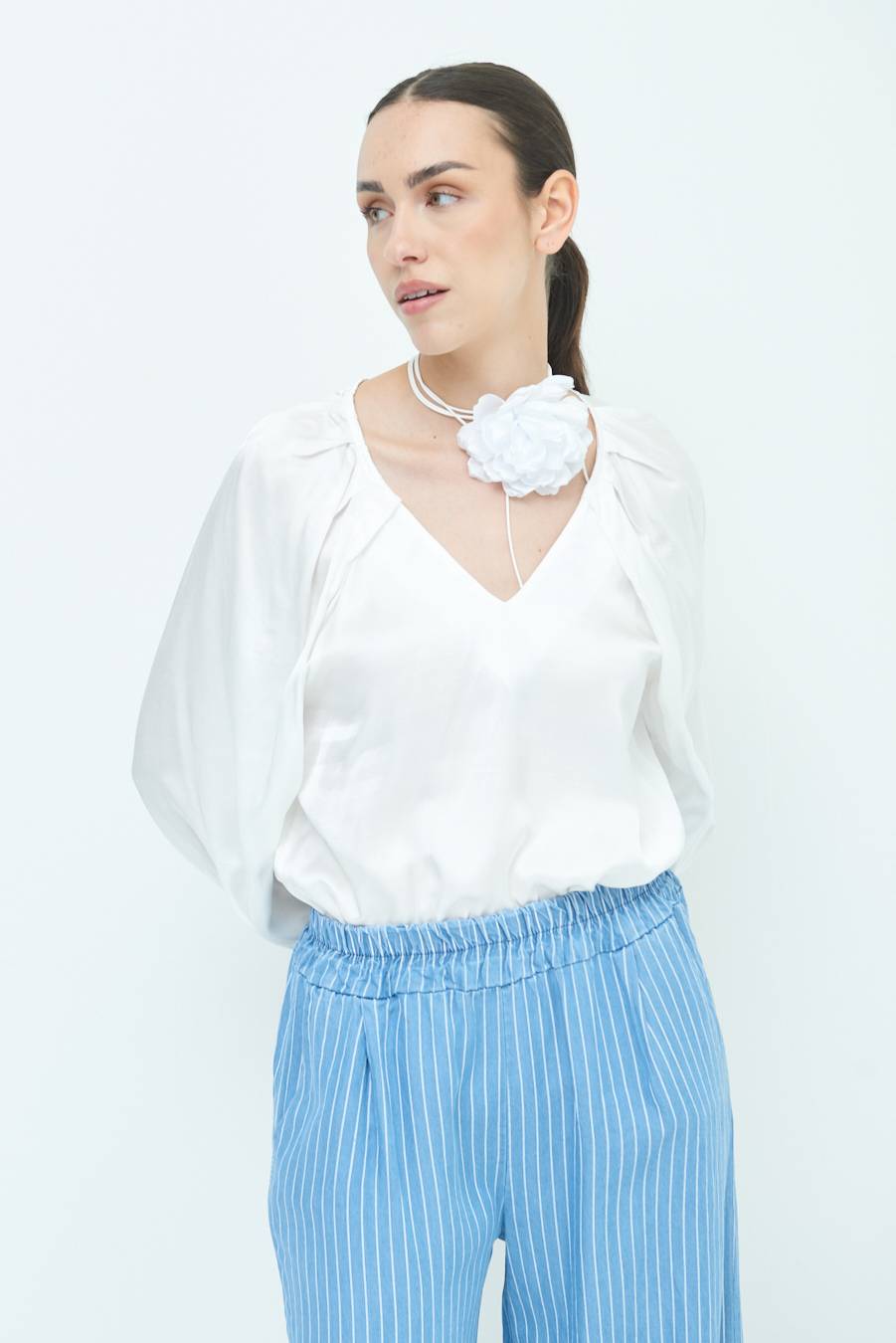 Kikisix CASACCA SCOLLO V RASO VISCOSA BURRO