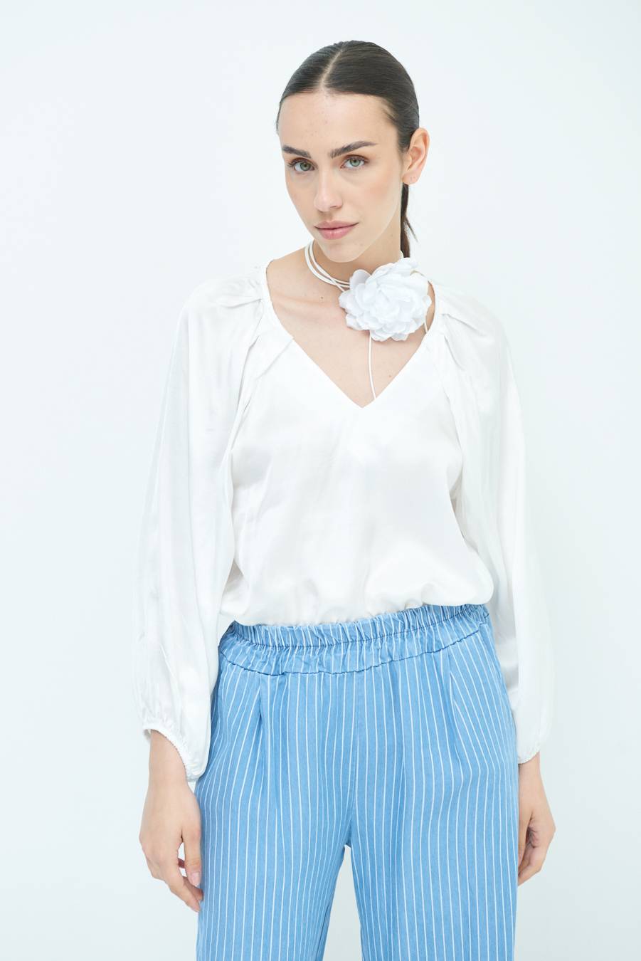 Kikisix CASACCA SCOLLO V RASO VISCOSA BURRO