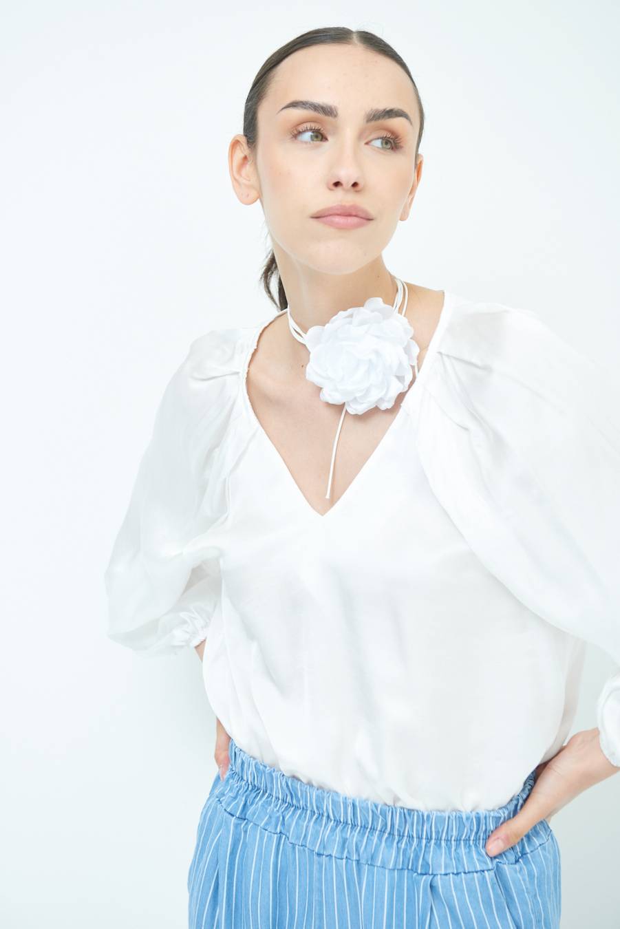 Kikisix CASACCA SCOLLO V RASO VISCOSA BURRO