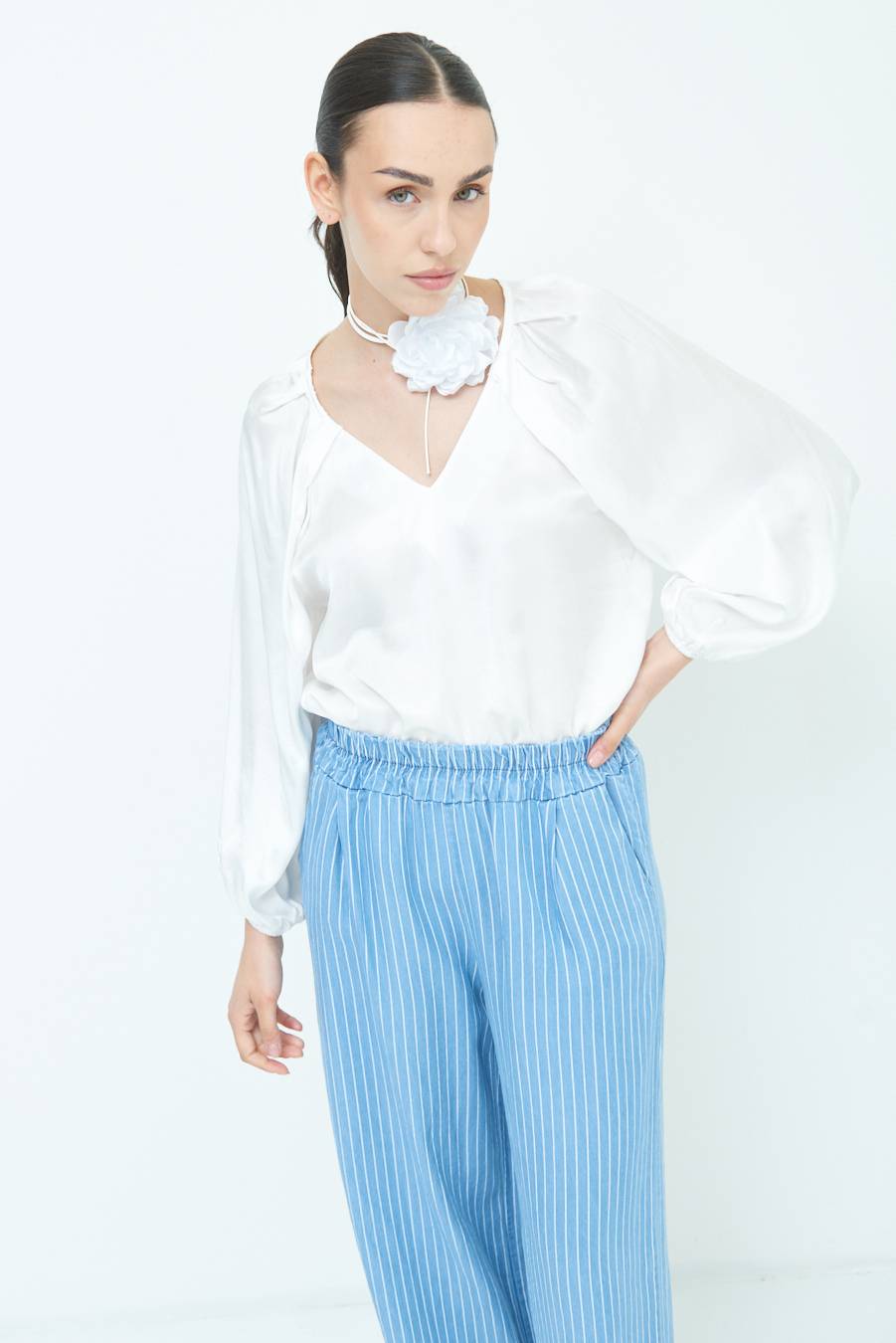 Kikisix CASACCA SCOLLO V RASO VISCOSA BURRO