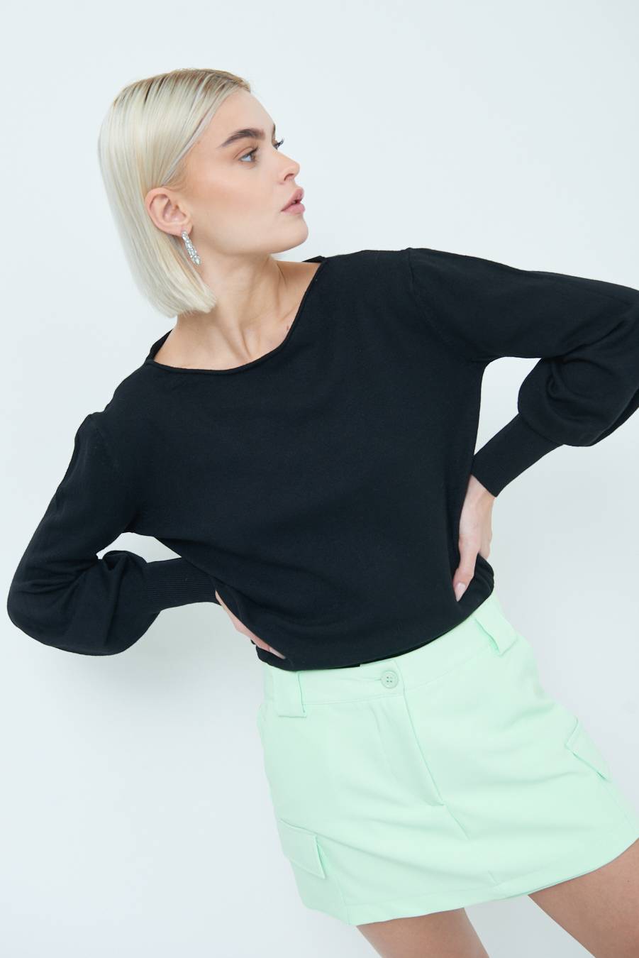 Kikisix MAGLIA REGOLARE SCOLLO BARCA NERO