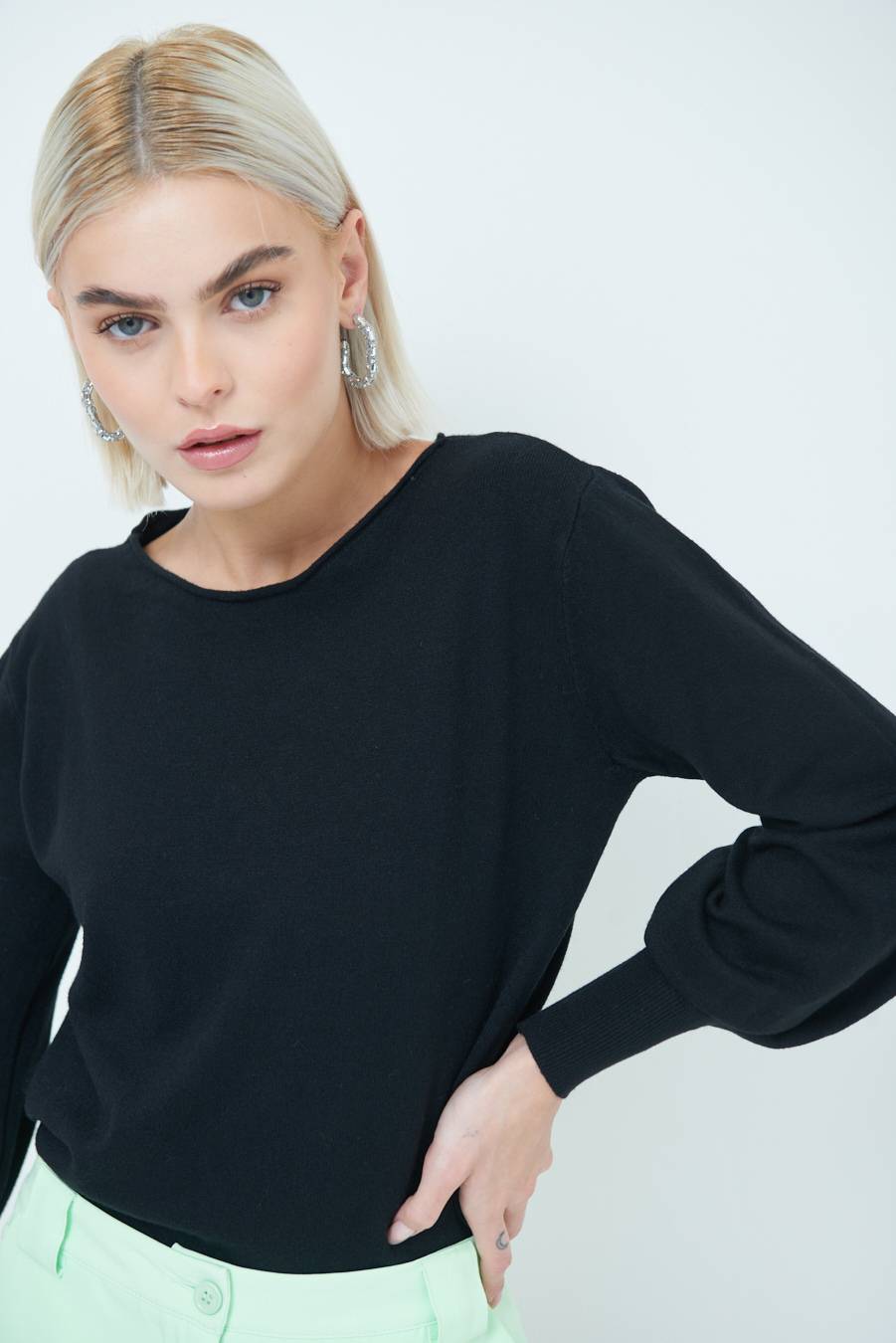 Kikisix MAGLIA REGOLARE SCOLLO BARCA NERO