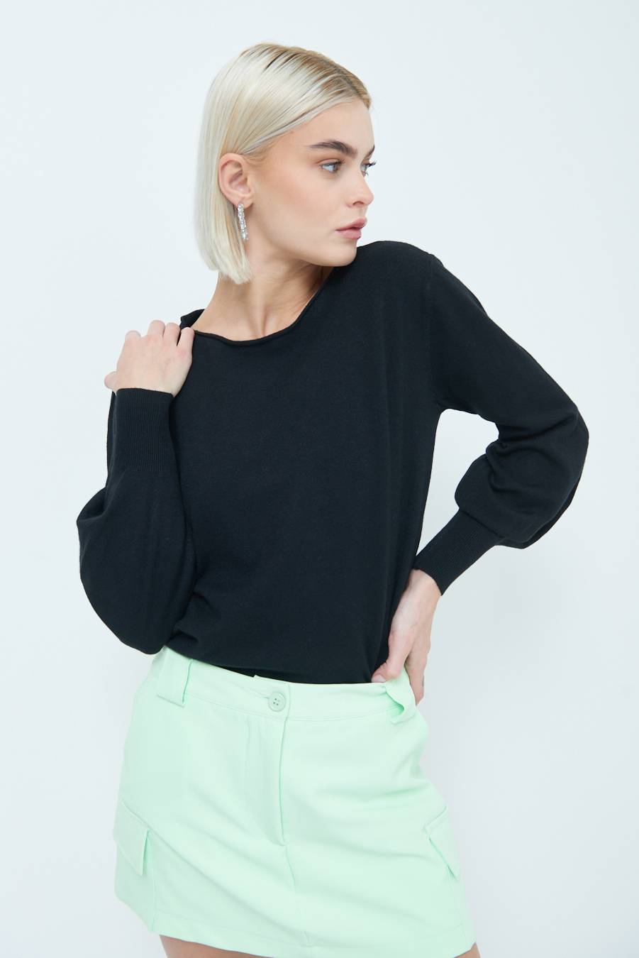 Kikisix MAGLIA REGOLARE SCOLLO BARCA NERO