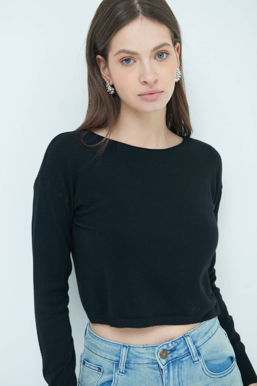 Kikisix MAGLIA SCATOLINA SCOLLO A BARCA NERO