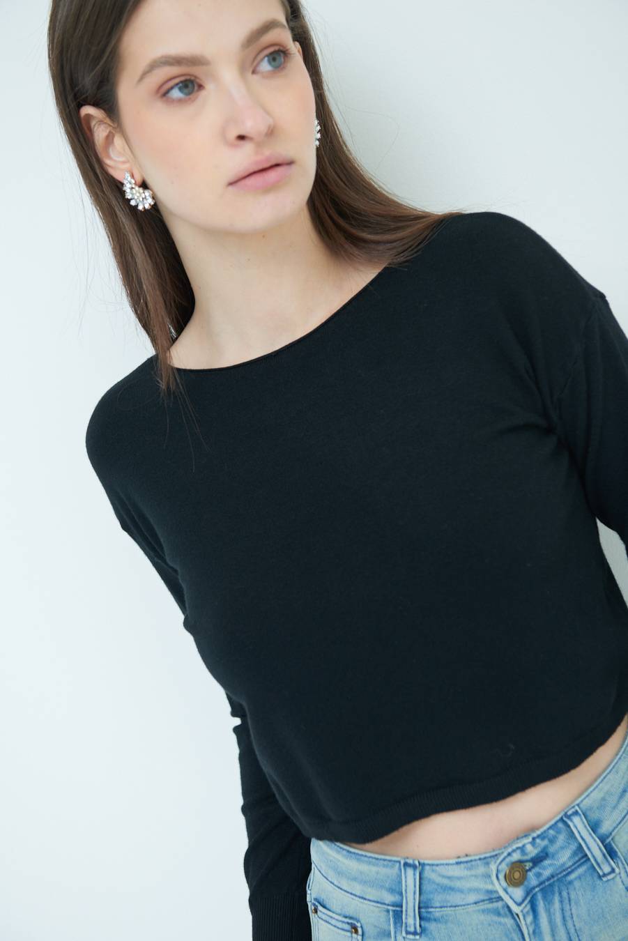 Kikisix MAGLIA SCATOLINA SCOLLO A BARCA NERO