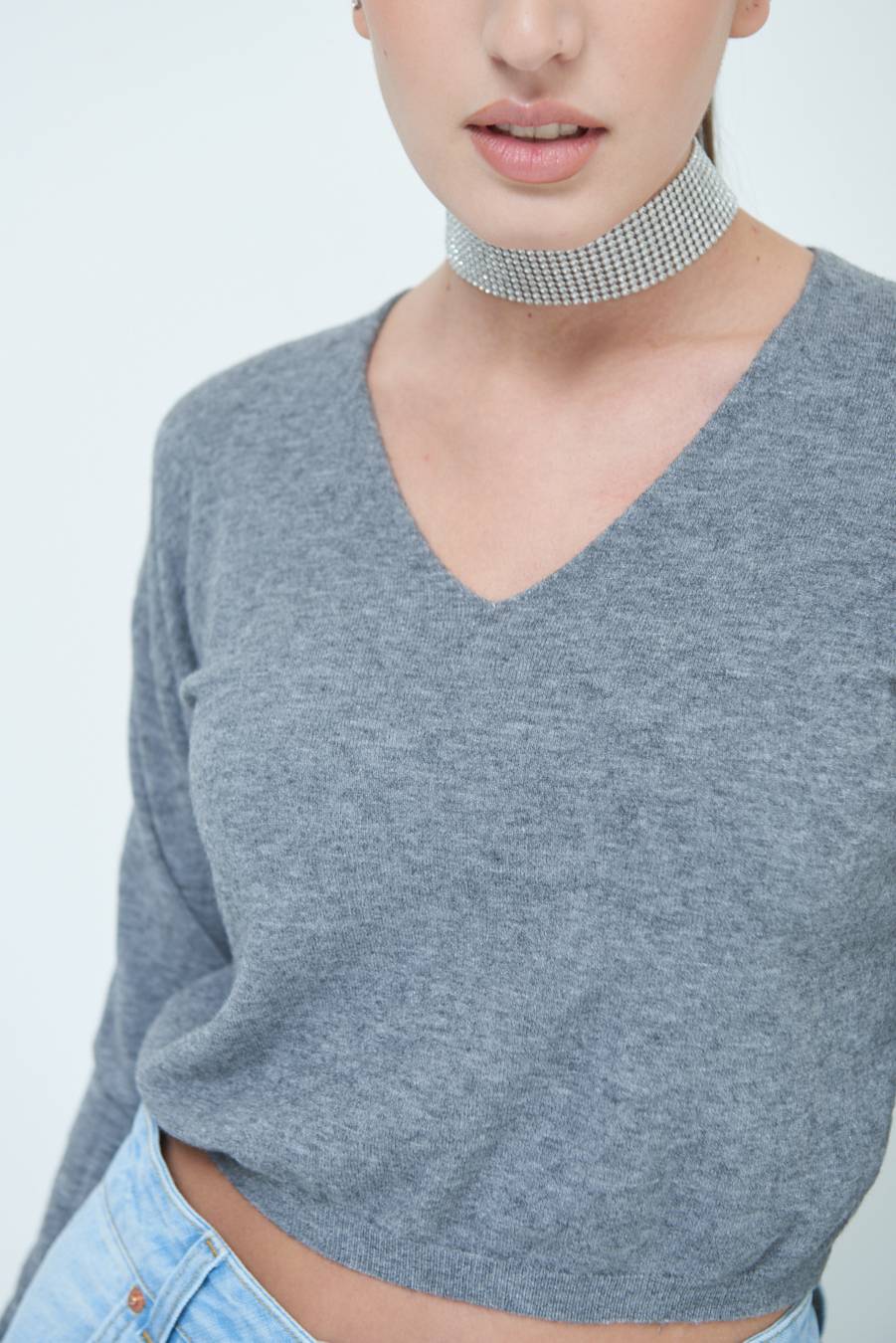 Kikisix MAGLIA SCOLLO V CORTA GRIGIO