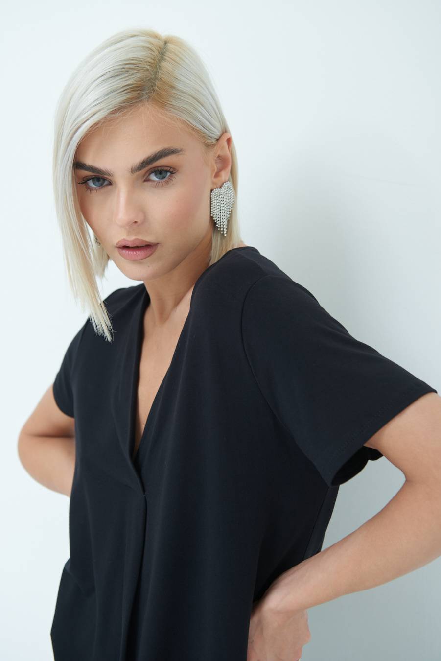 Kikisix MAGLIA VISCOSA MANICA CORTA NERO