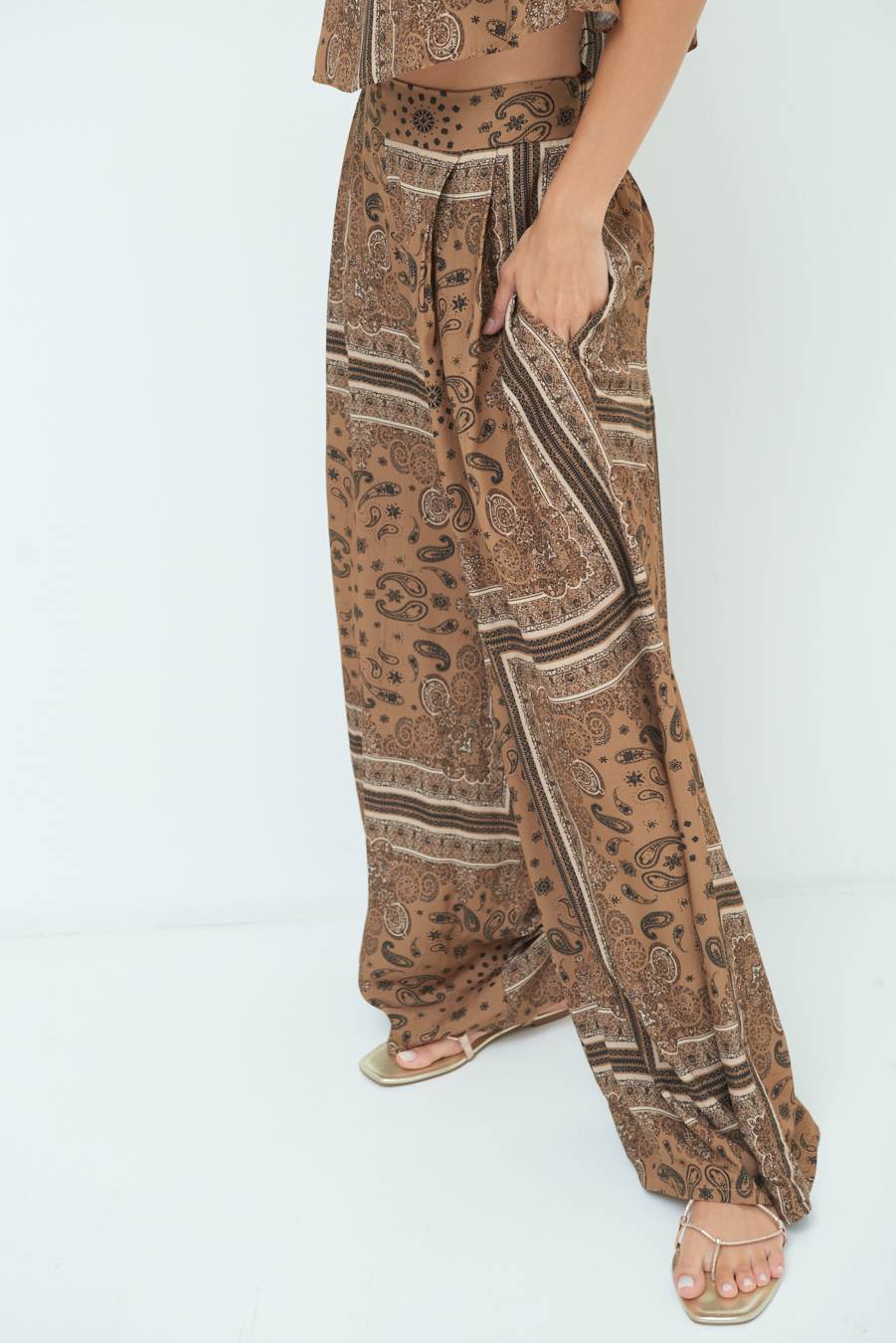 Kikisix PANTA PALAZZO CON PINCE STAMPA CAMMELLO