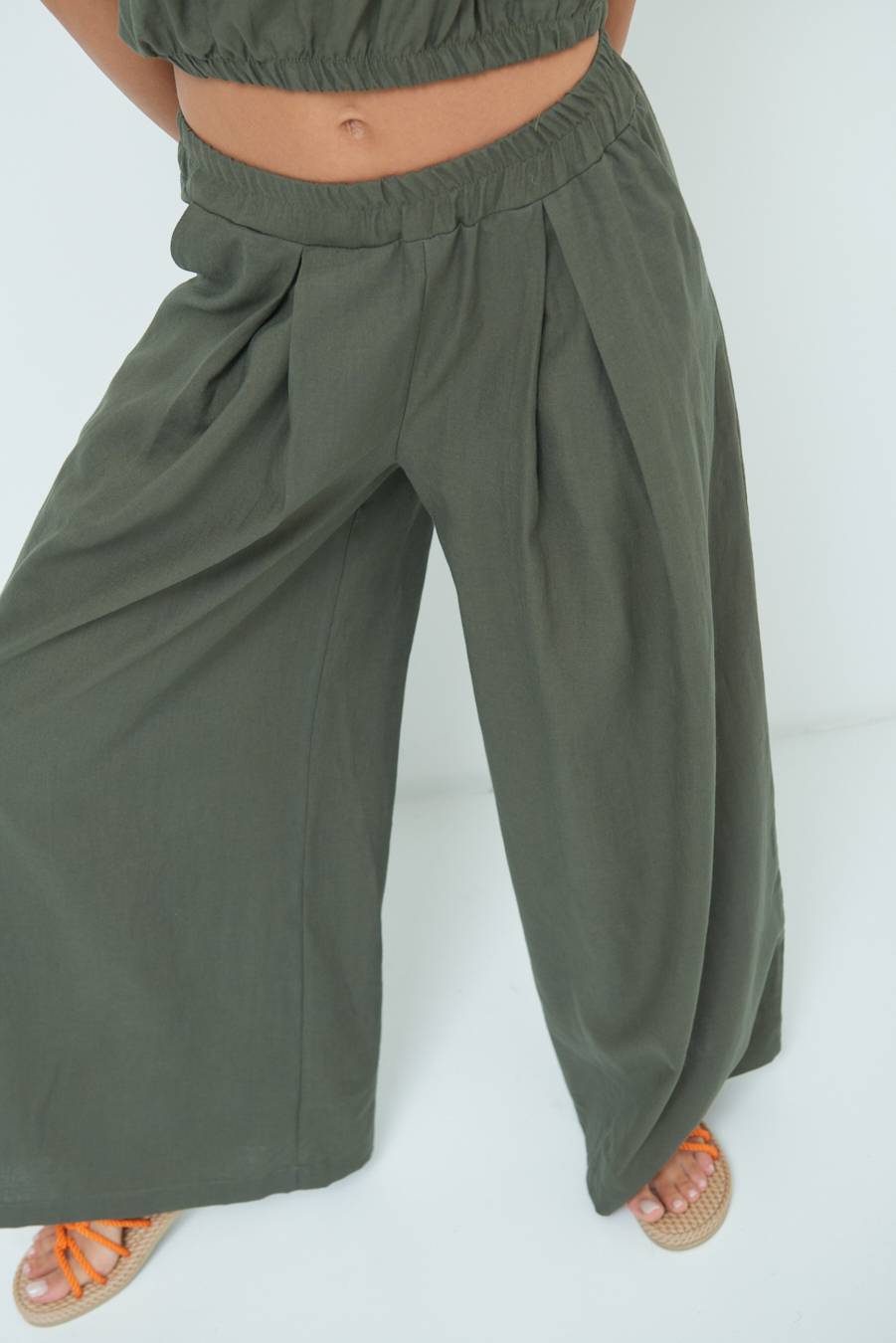 Kikisix PANTA PALAZZO CON PINCE VERDE MILITARE