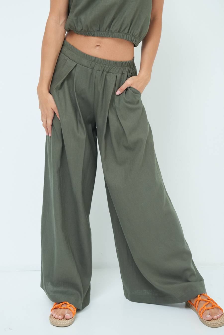 Kikisix PANTA PALAZZO CON PINCE VERDE MILITARE