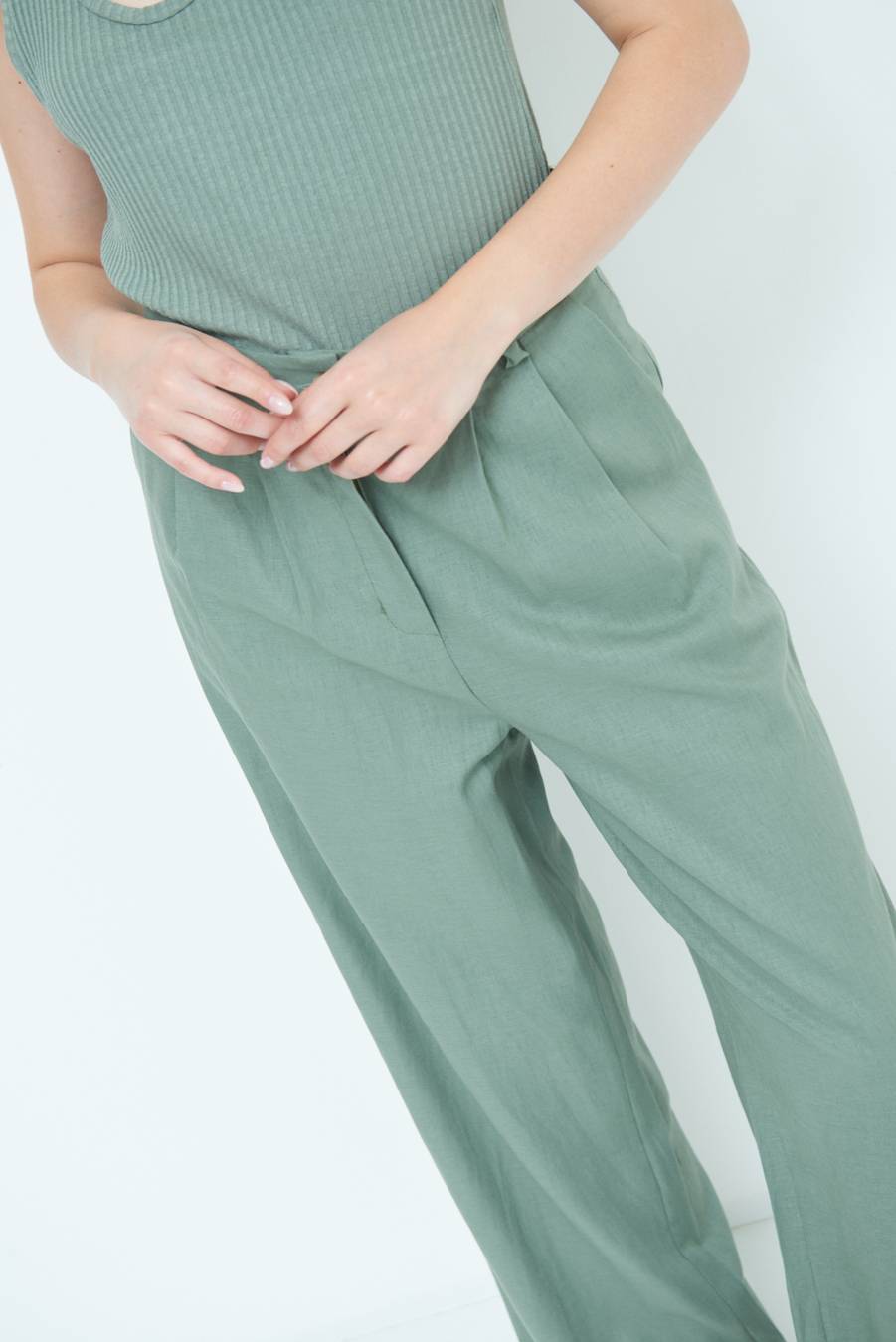 Kikisix PANTA PALAZZO CON PINCE VERDE MILITARE