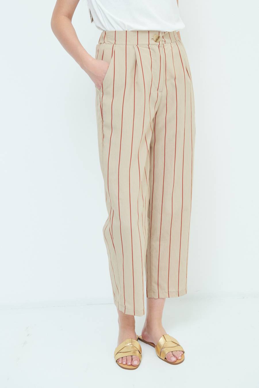 Kikisix PANTALONE CARROT CON PINCE BEIGE