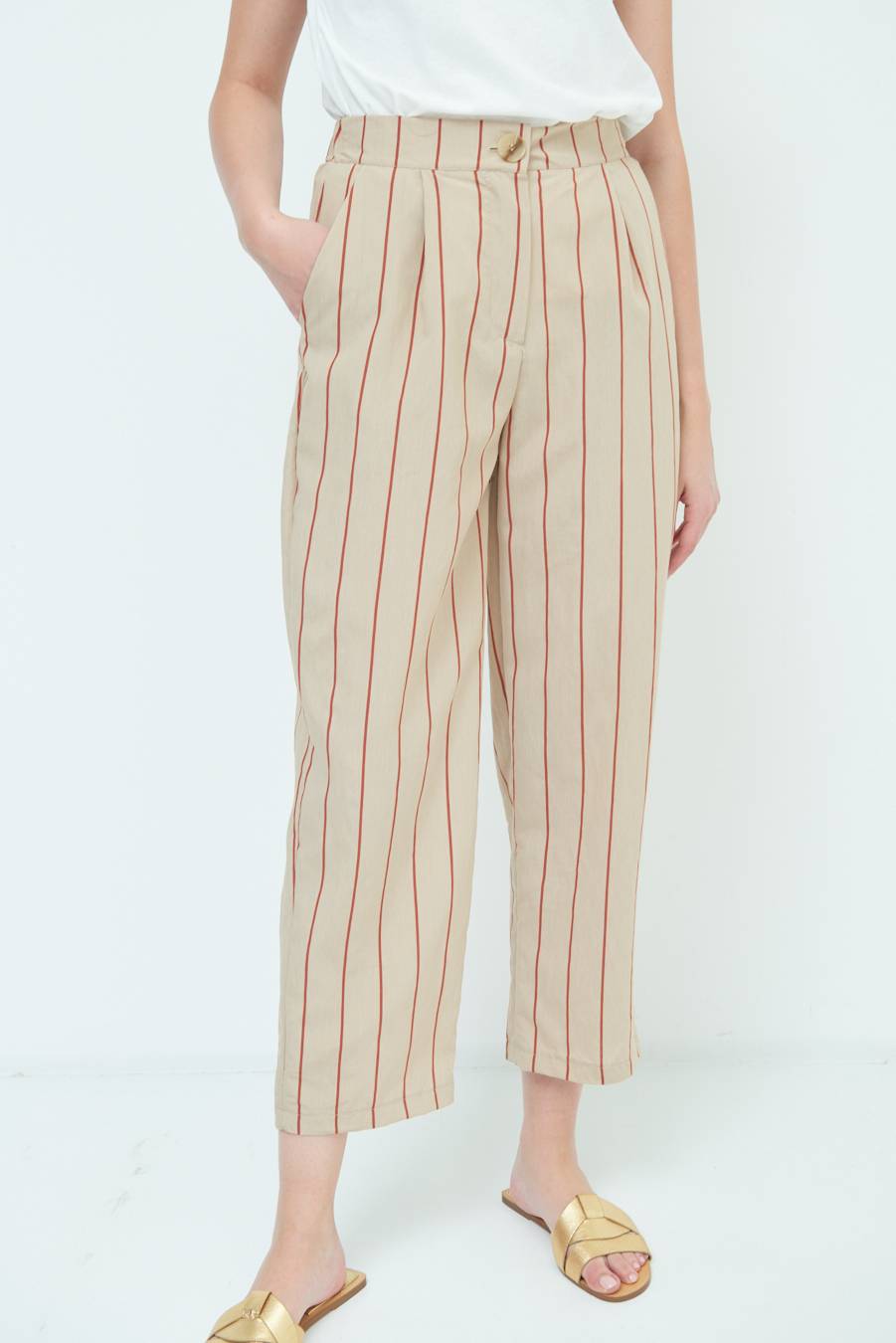 Kikisix PANTALONE CARROT CON PINCE BEIGE