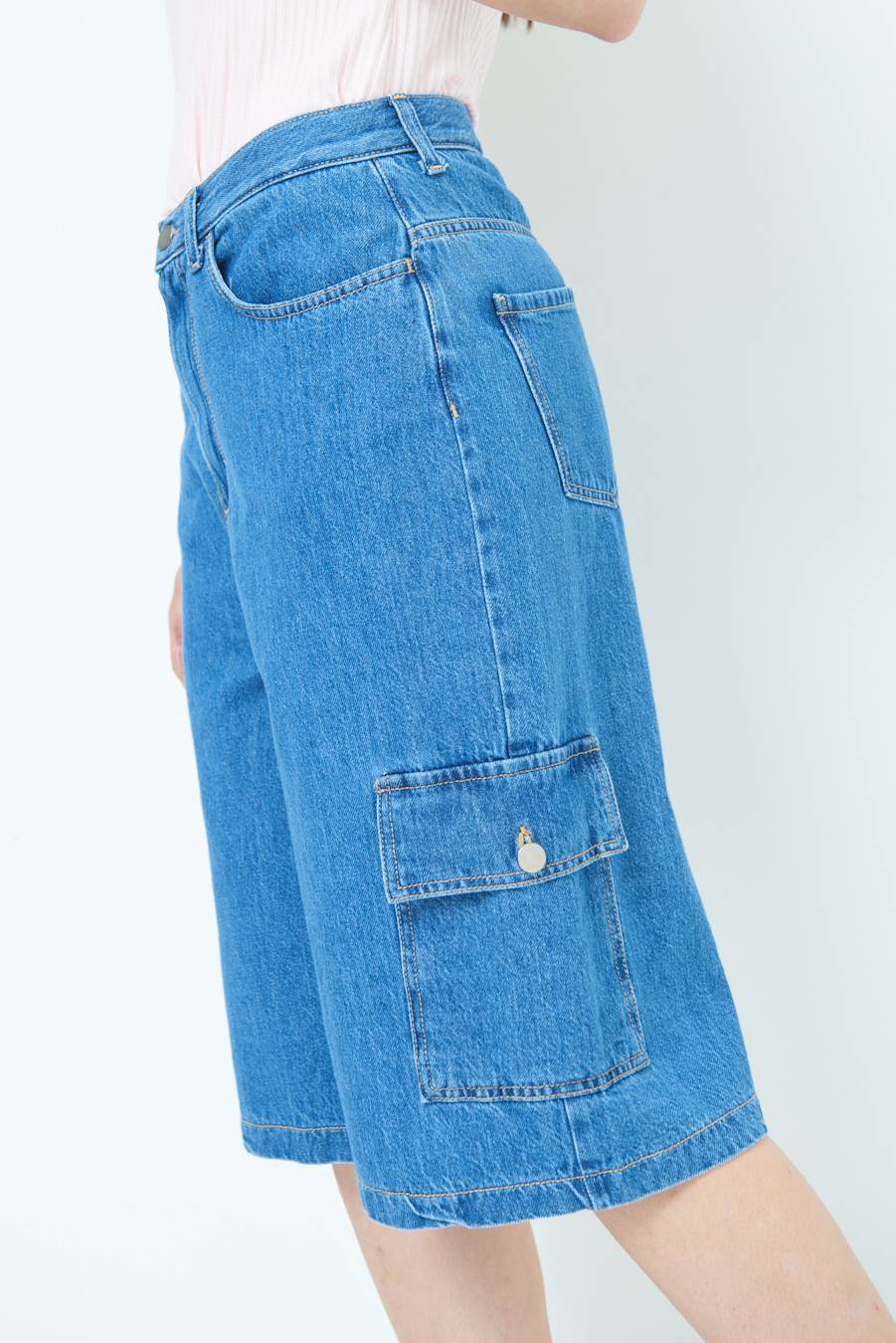 Kikisix PANTALONE CON TASCONE 3/4 JEANS