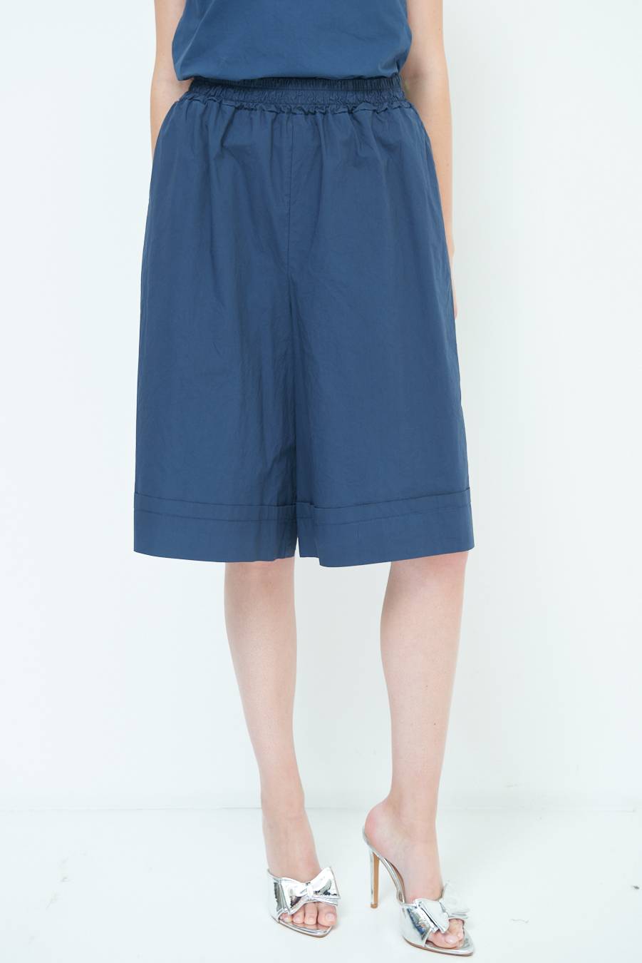 Kikisix PANTALONE CROP CON RISVOLTO BLU