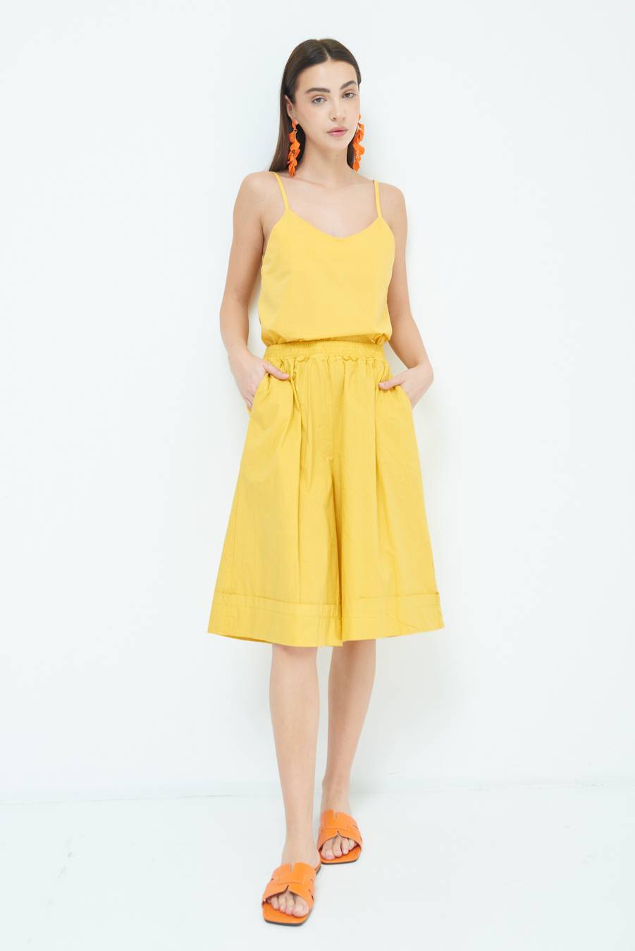 Kikisix PANTALONE CROP CON RISVOLTO SENAPE